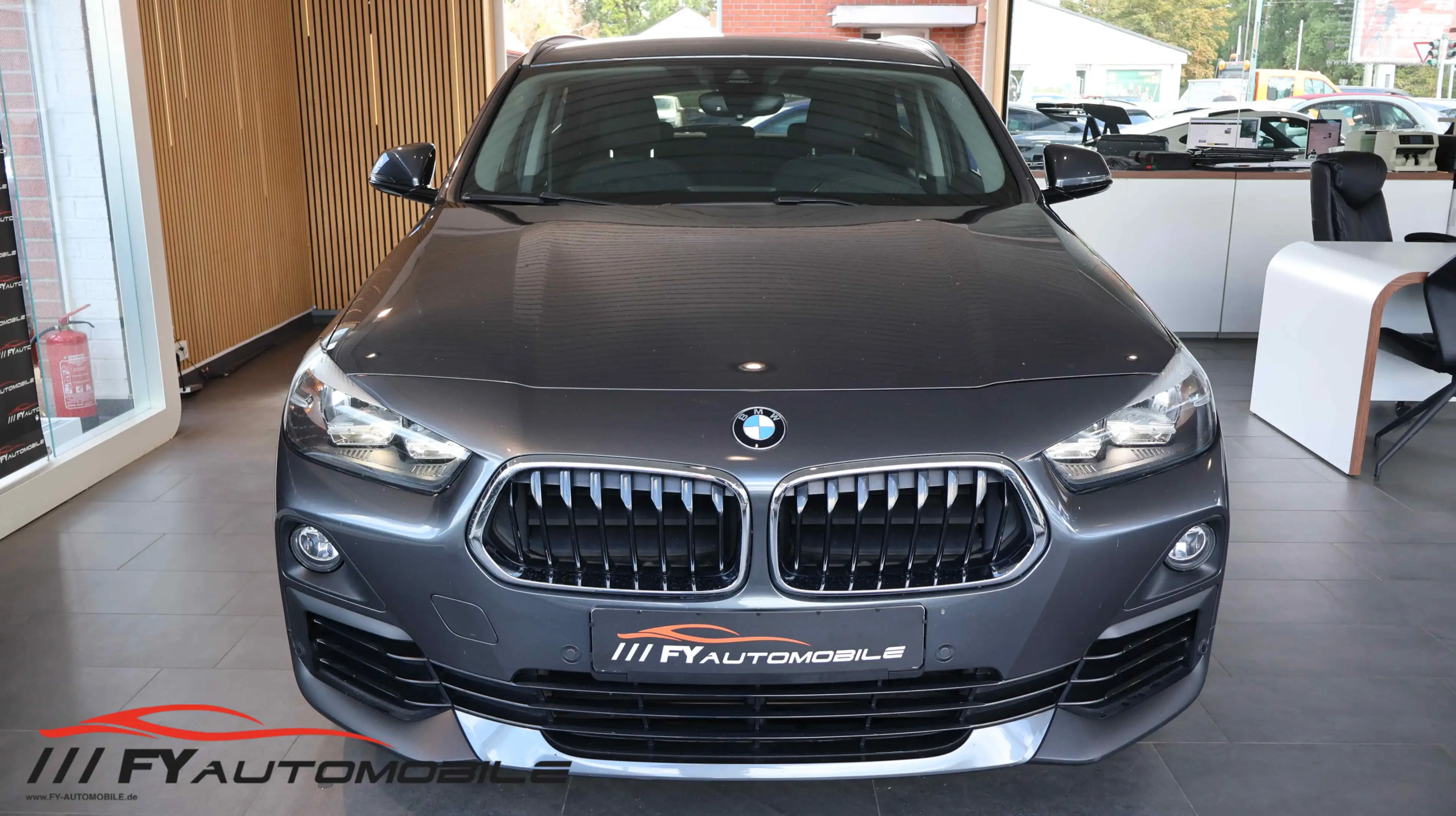 BMW X2 sDrive 20 i Advantage head-up stzheizung. — photo 2