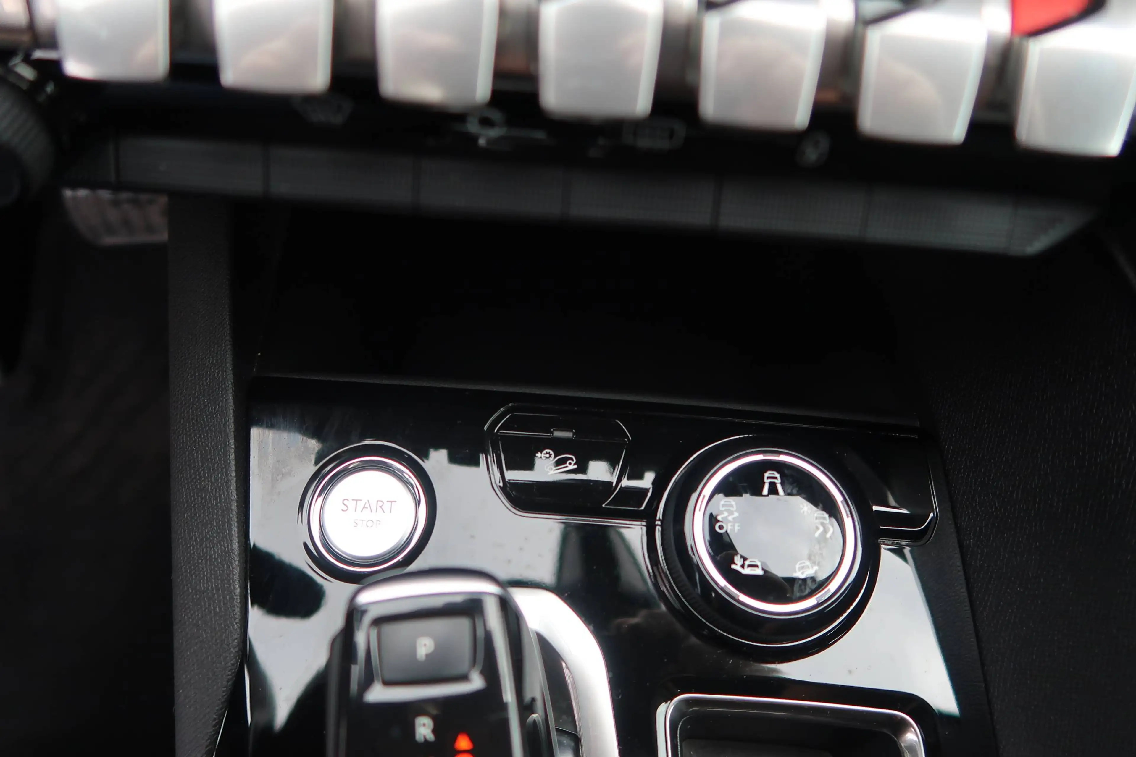 Peugeot 3008 Allure*Navi*Leder*Automatik* — photo 15