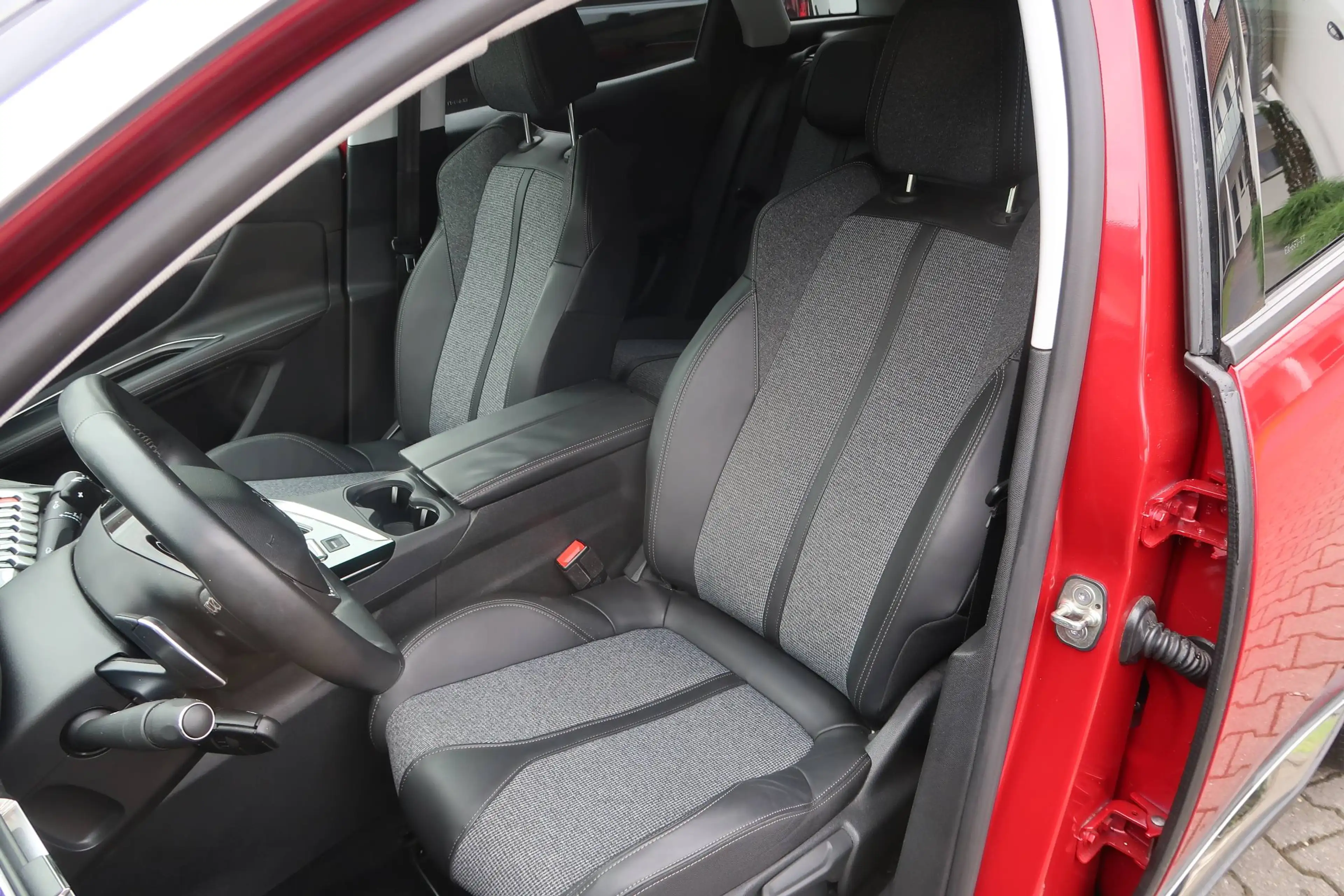 Peugeot 3008 Allure*Navi*Leder*Automatik* — photo 18