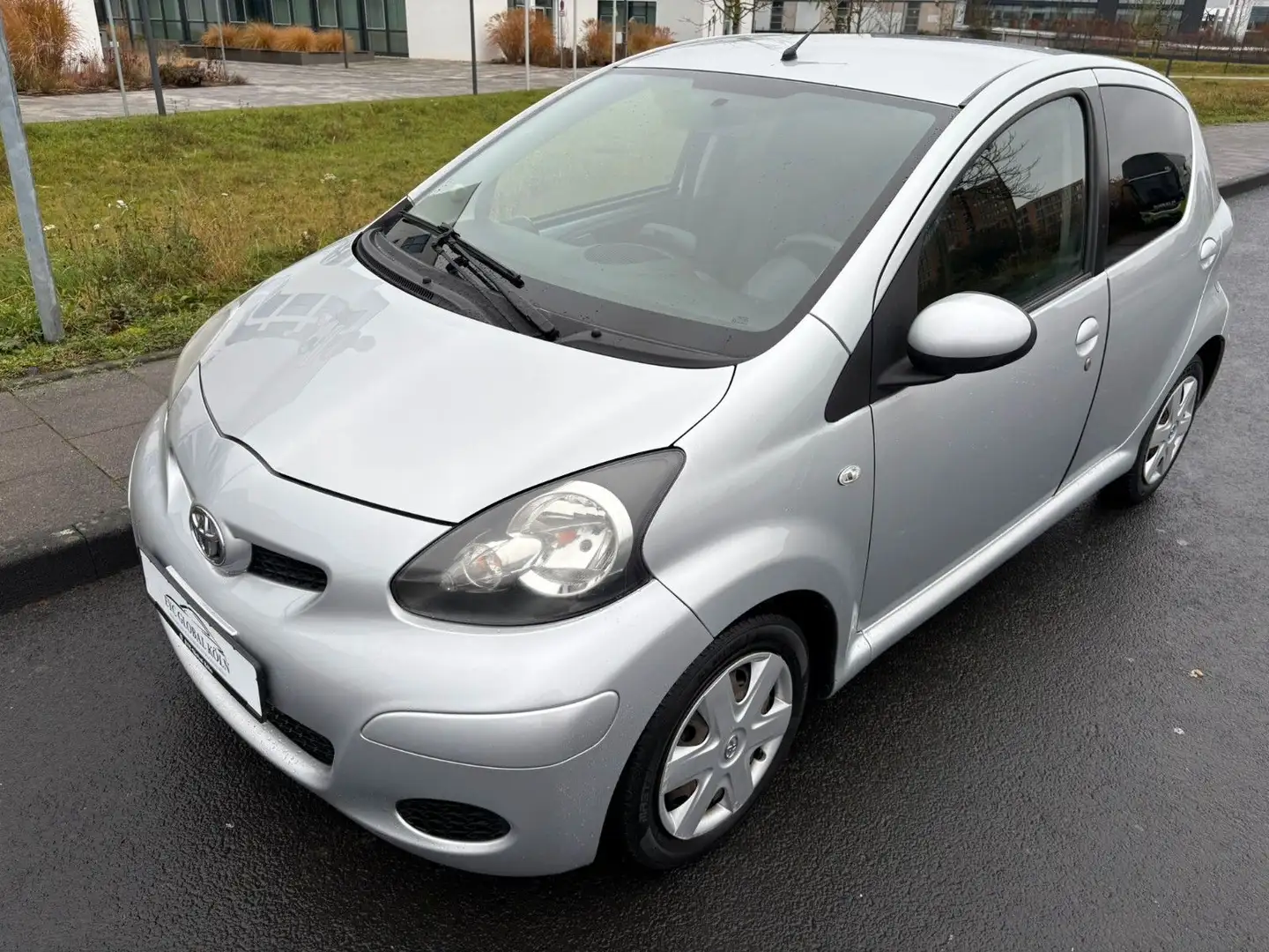 Toyota Aygo AYGO Edition Navi,Klima,5 Tür Срібний - 2
