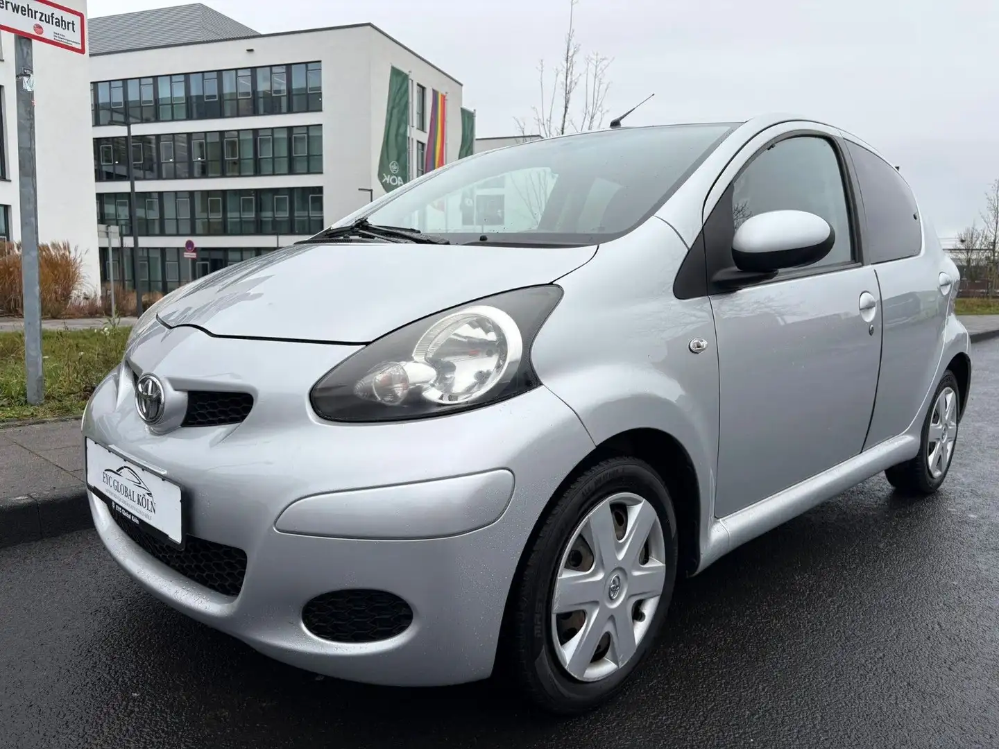 Toyota Aygo AYGO Edition Navi,Klima,5 Tür Срібний - 1