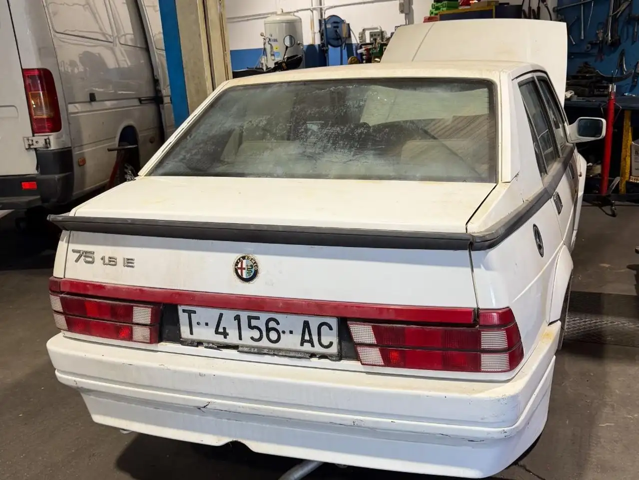 Alfa Romeo 75 1.6, foto 4