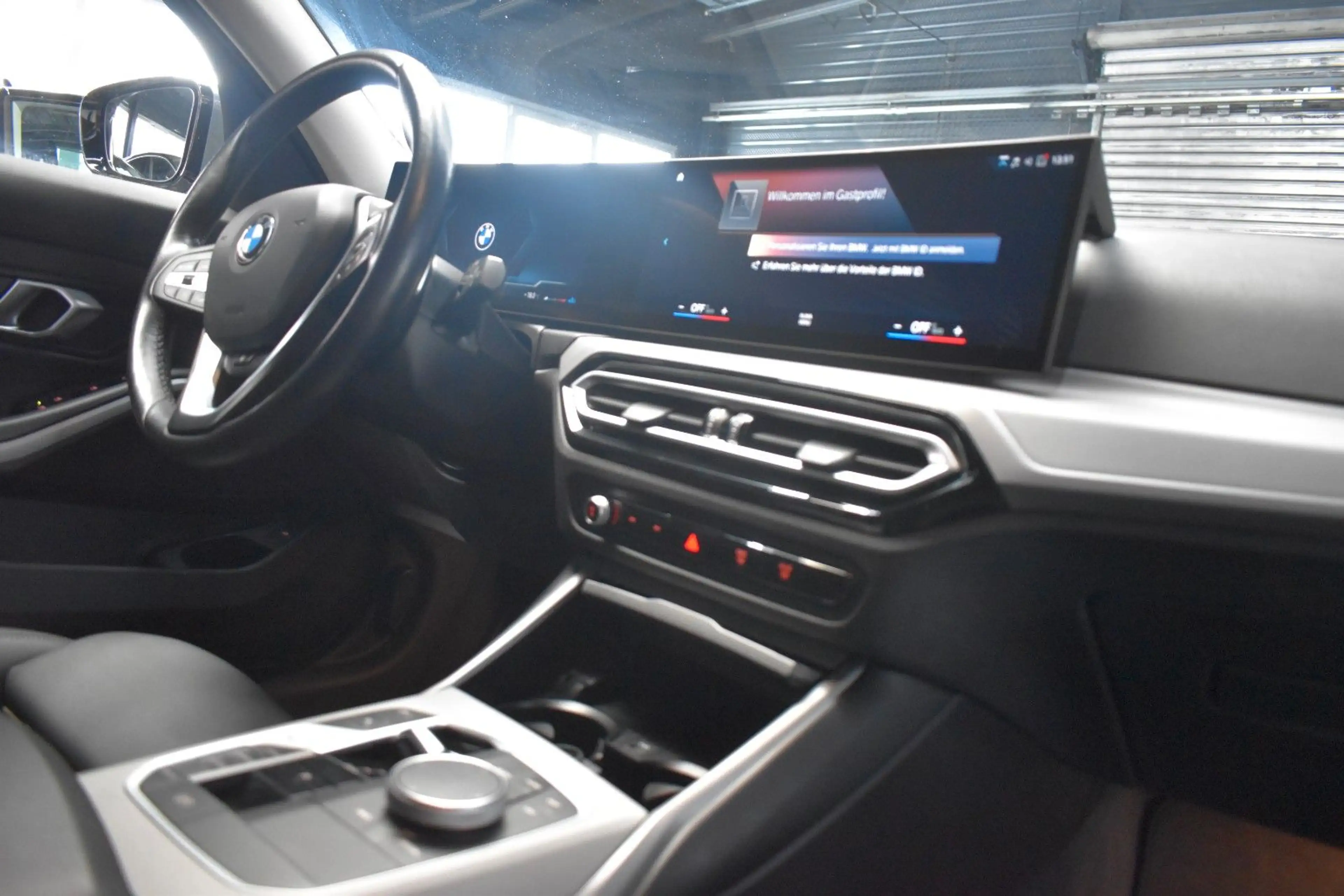 BMW 330 d Touring xDrive*HEAD-UP*AHK*ADAP.LED*KAMERA — photo 10