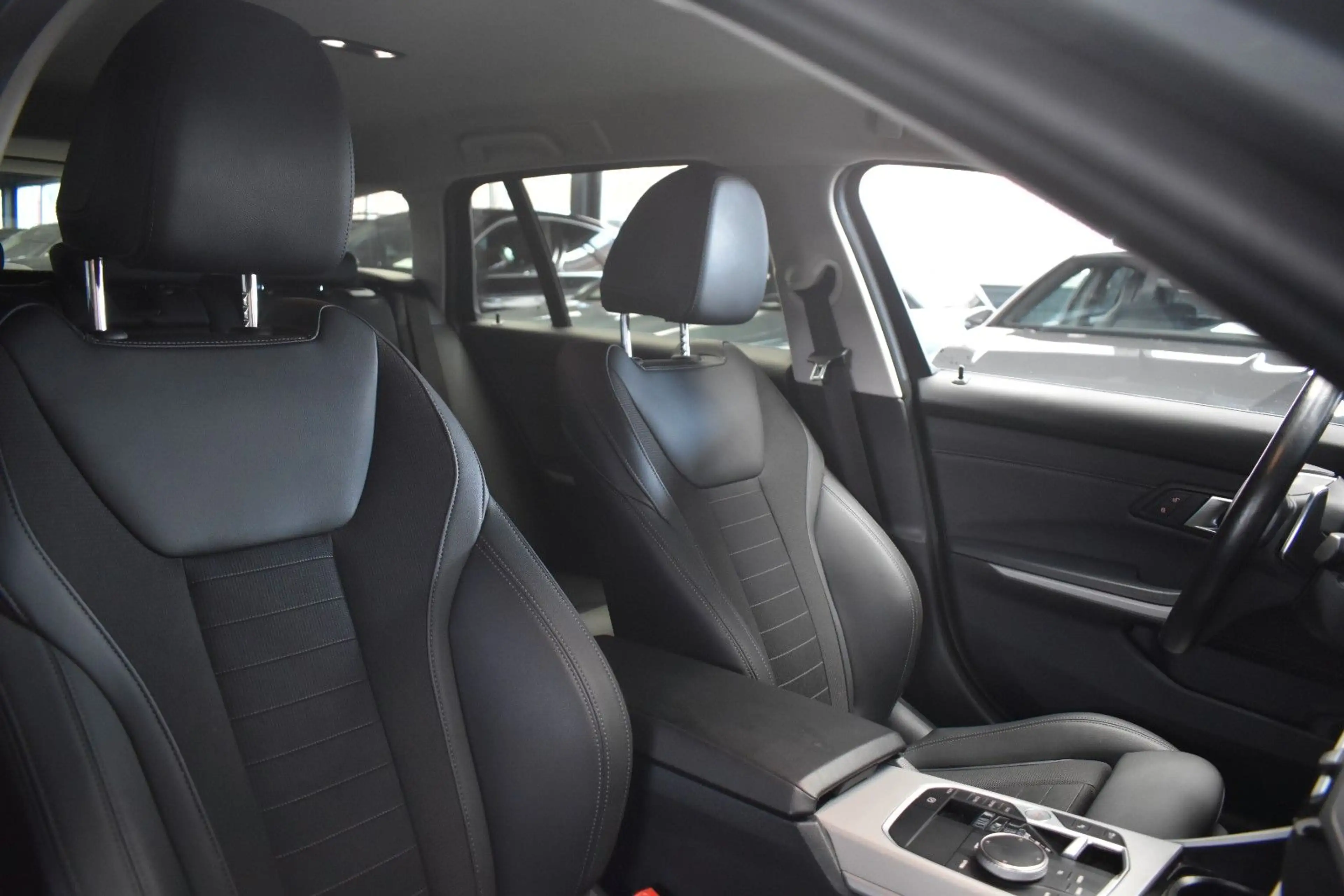BMW 330 d Touring xDrive*HEAD-UP*AHK*ADAP.LED*KAMERA — photo 11