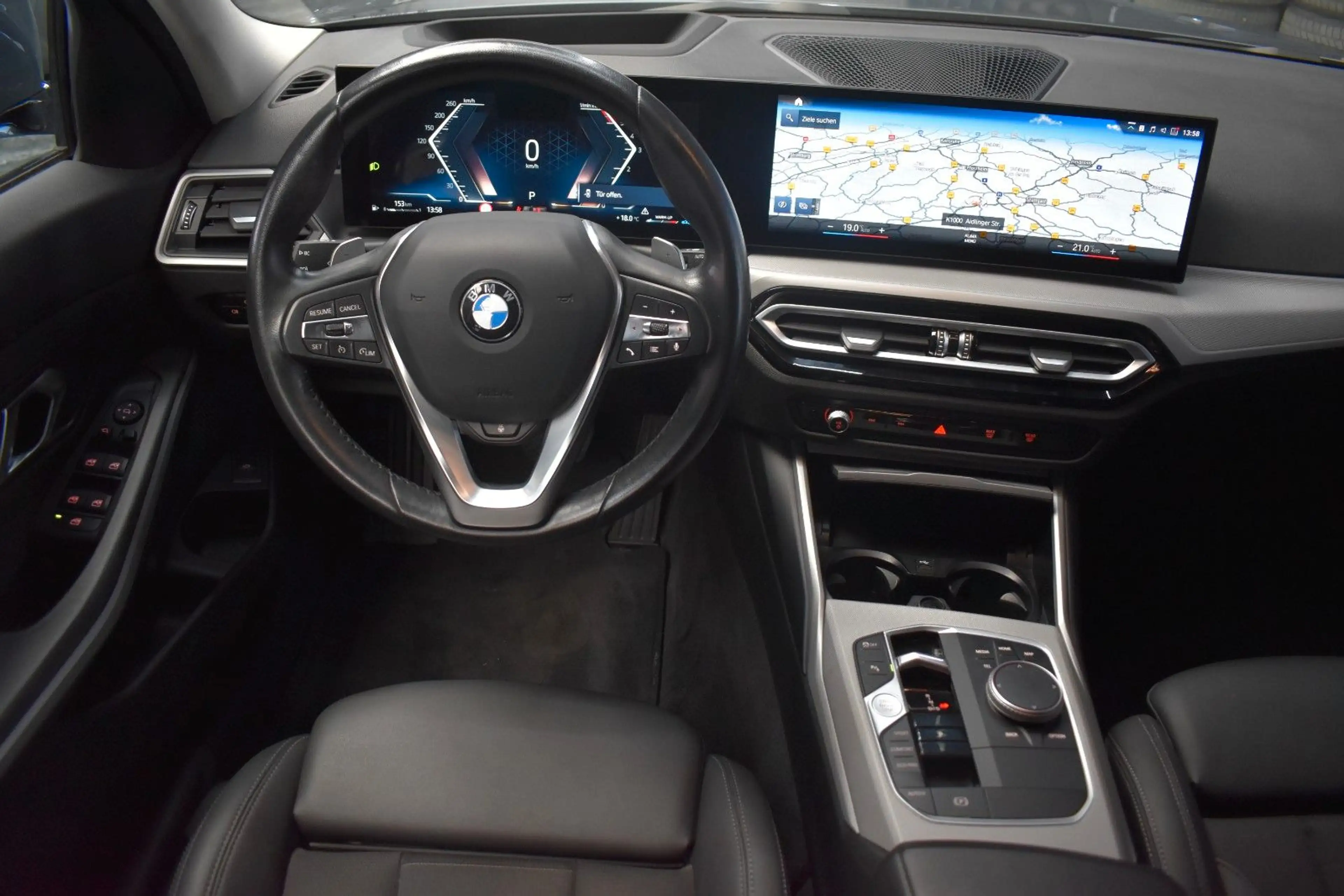 BMW 330 d Touring xDrive*HEAD-UP*AHK*ADAP.LED*KAMERA — photo 2