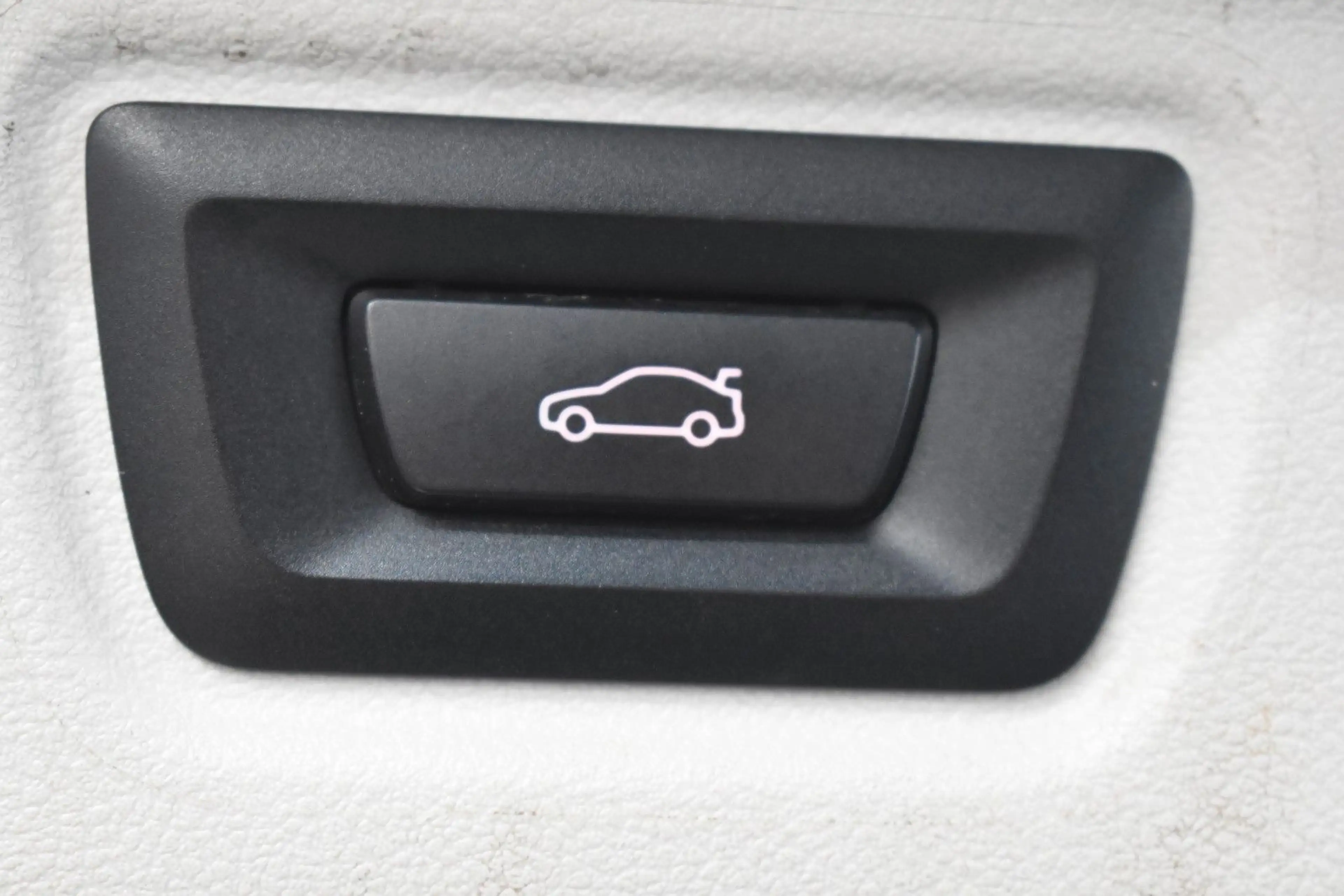 BMW 330 d Touring xDrive*HEAD-UP*AHK*ADAP.LED*KAMERA — photo 12