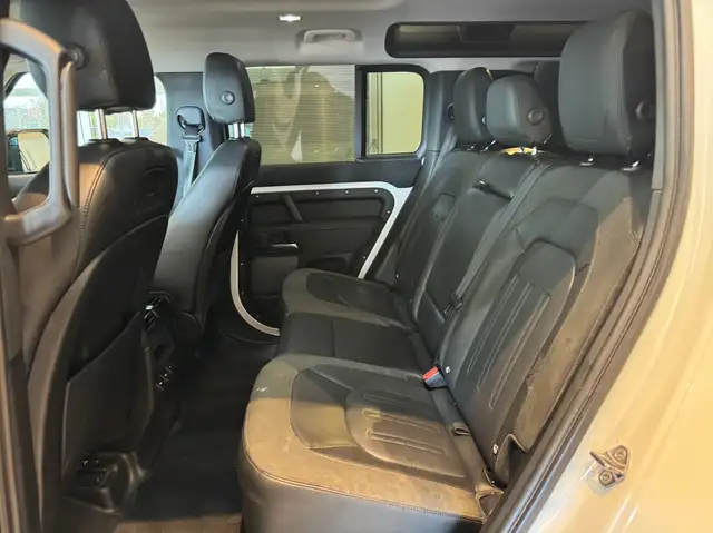 Land Rover Defender view 15