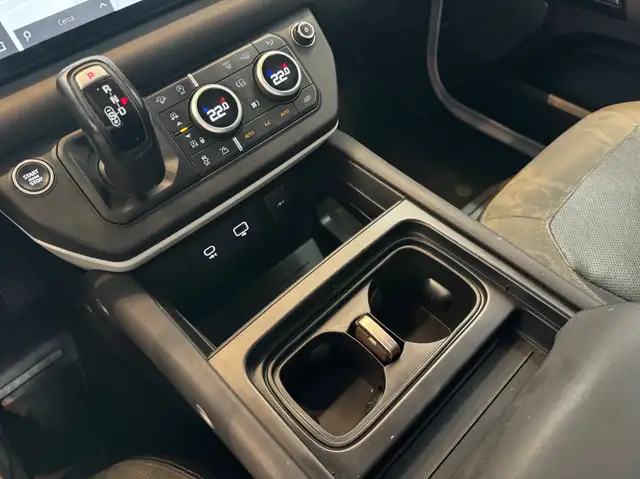 Land Rover Defender view 12