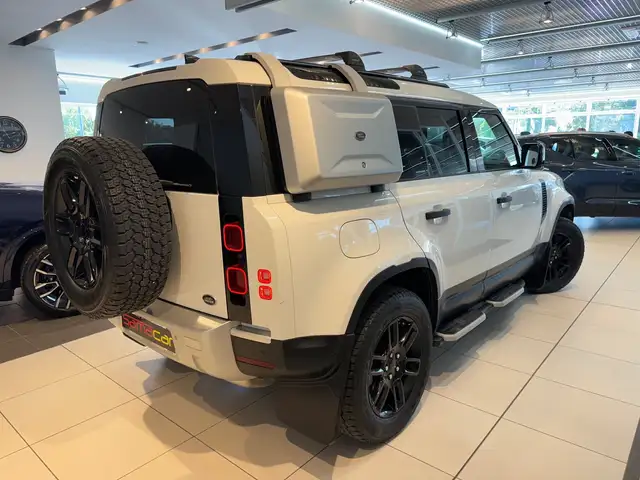 Land Rover Defender view 7
