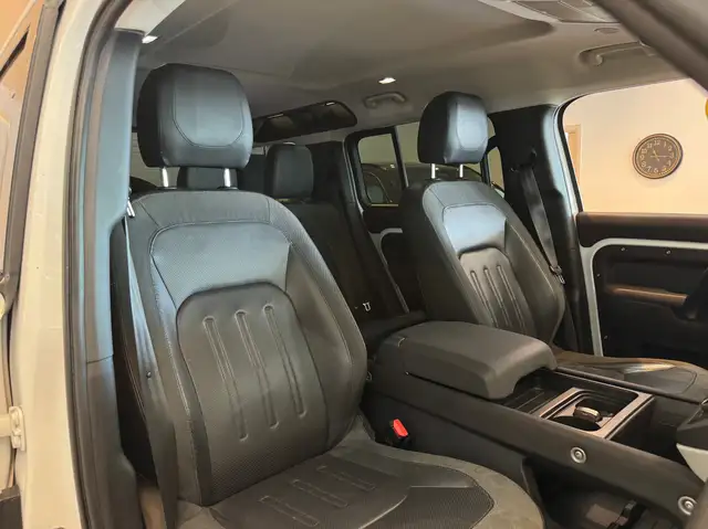 Land Rover Defender view 16
