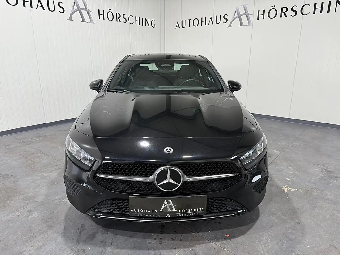 Mercedes-Benz A 180 Limousine Aut. Schwarz - 2