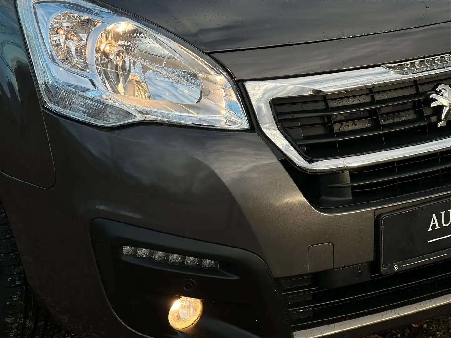 Peugeot Partner Tepee 1.6 Allure(LED-AHK-BT-SHZ-TEMPO) Brun - 2