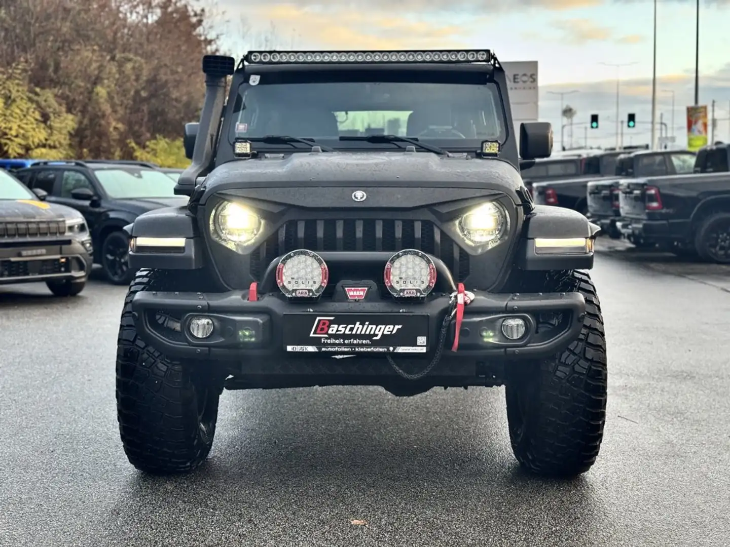 Jeep Wrangler Unlimited Sahara 2,0 GME Aut. Gris - 2