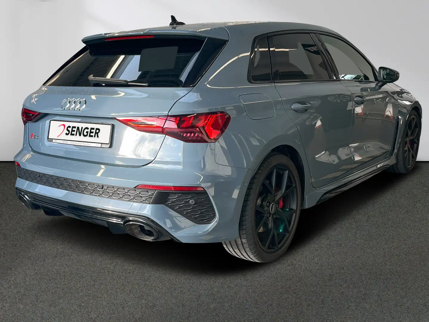 Audi RS3 Sportback 2.5 TFSI quattro MMI LED Panorama Gris - 2