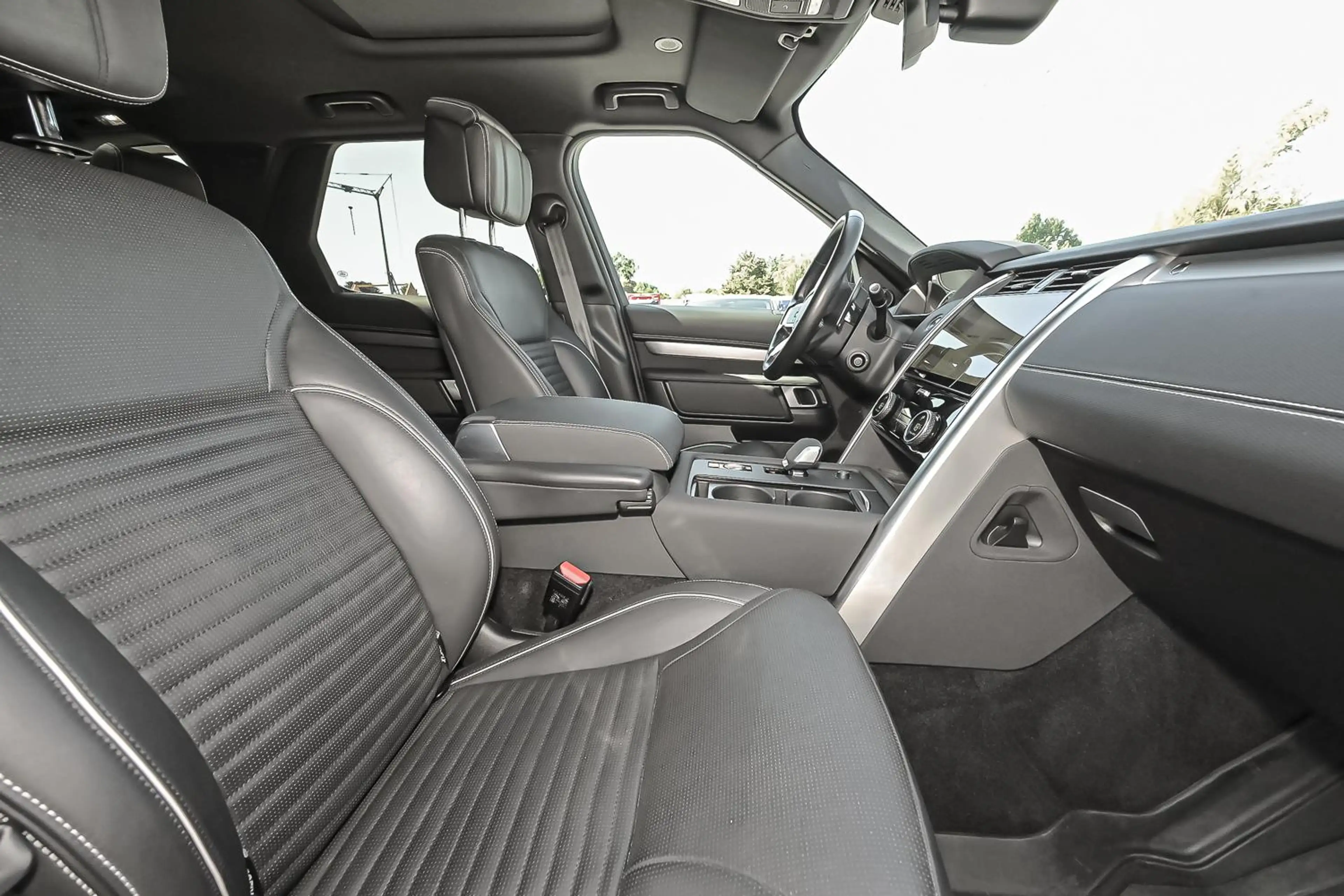 Land Rover Discovery D250 R-Dynamic HSE — photo 6