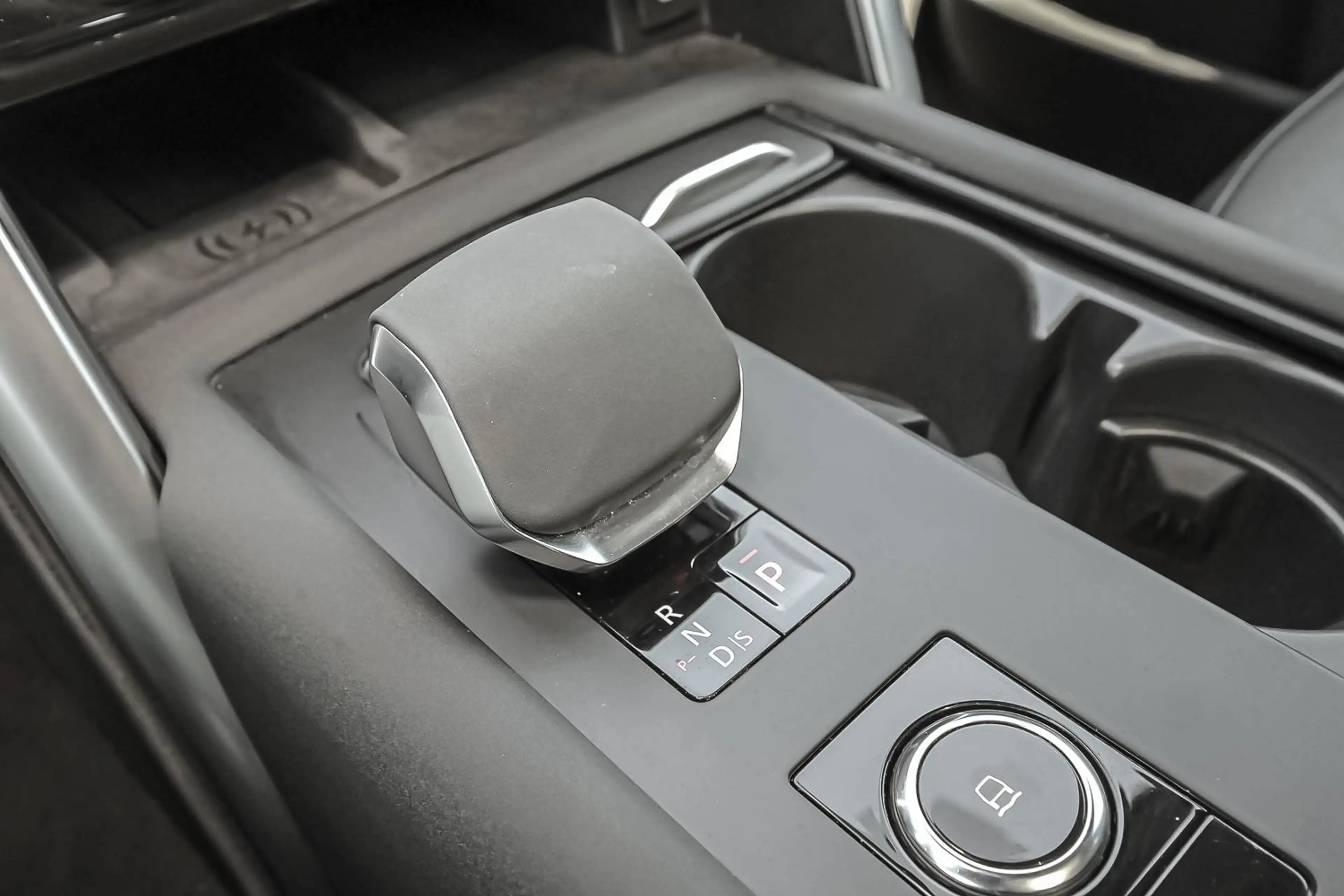 Land Rover Discovery D250 R-Dynamic HSE — photo 10