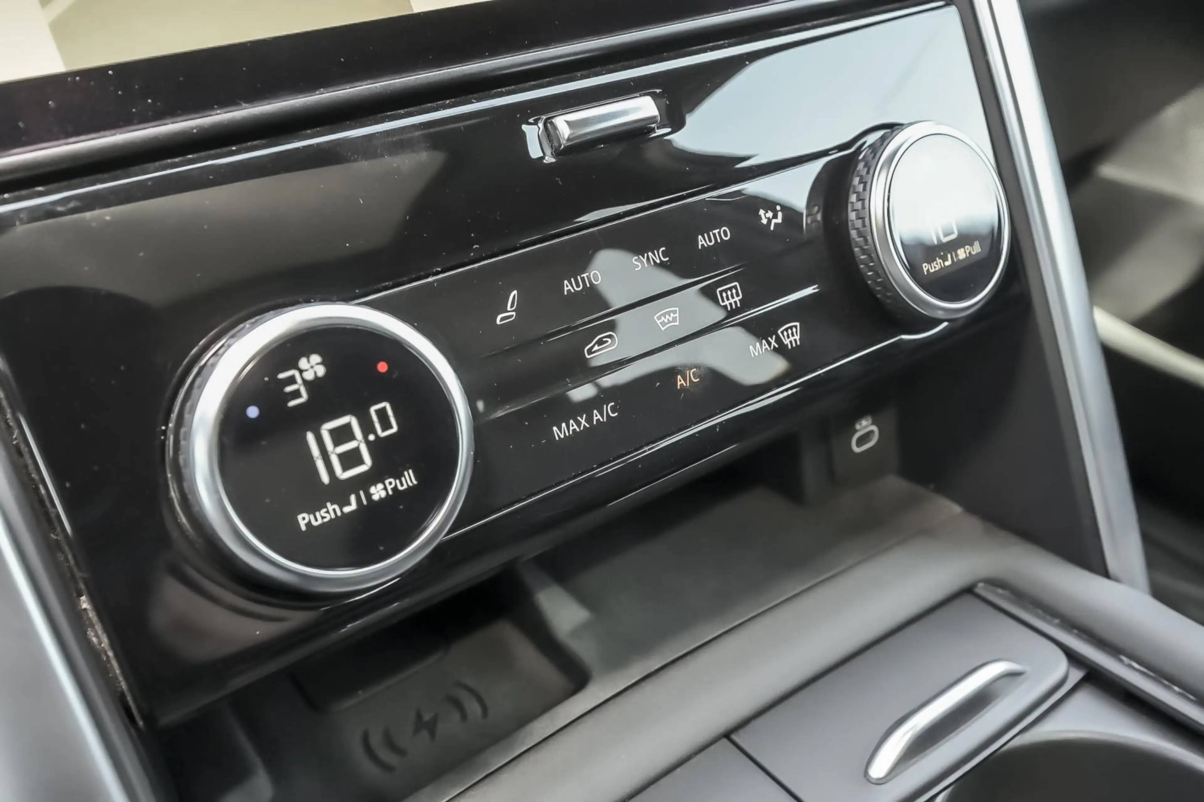 Land Rover Discovery D250 R-Dynamic HSE — photo 11