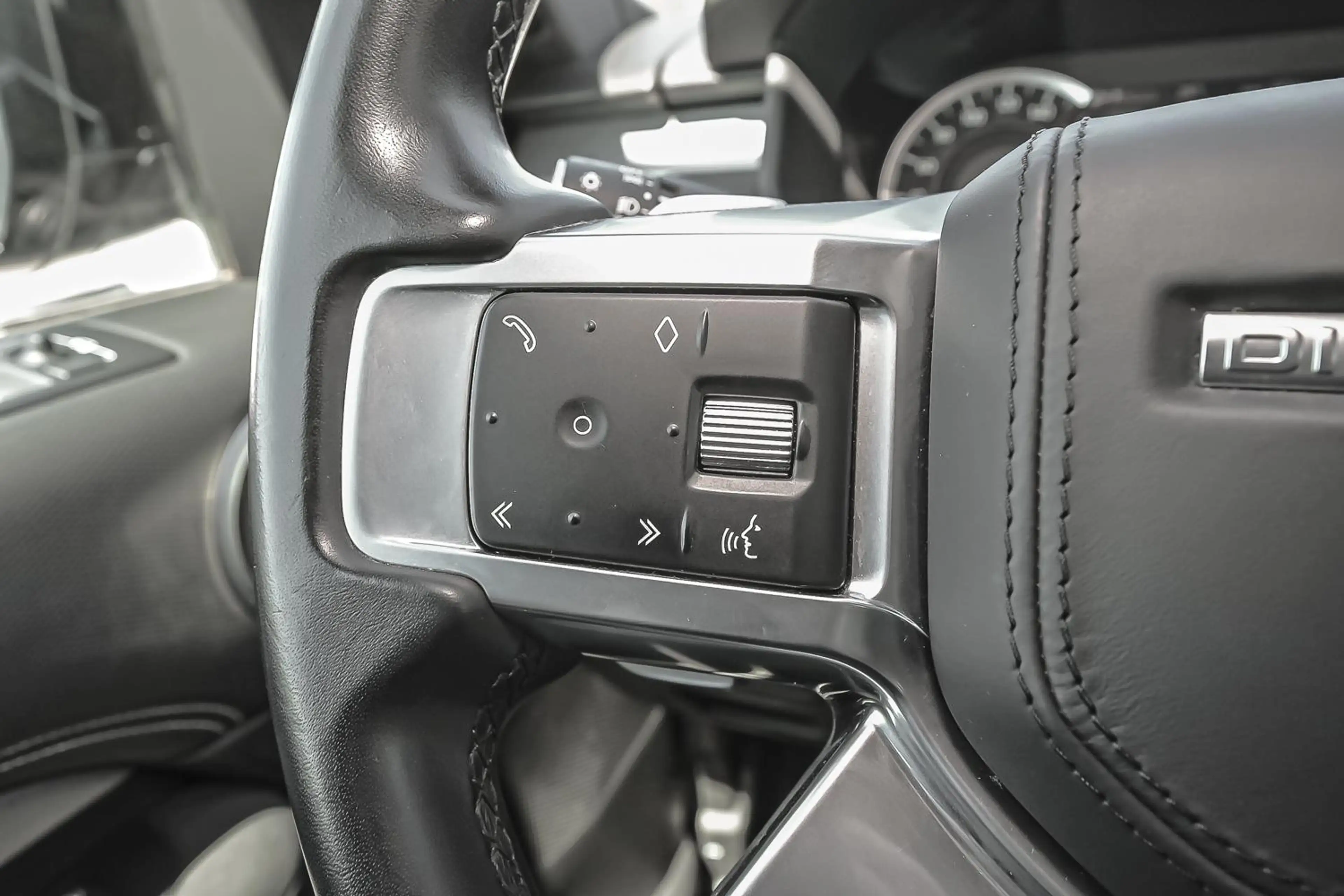 Land Rover Discovery D250 R-Dynamic HSE — photo 15