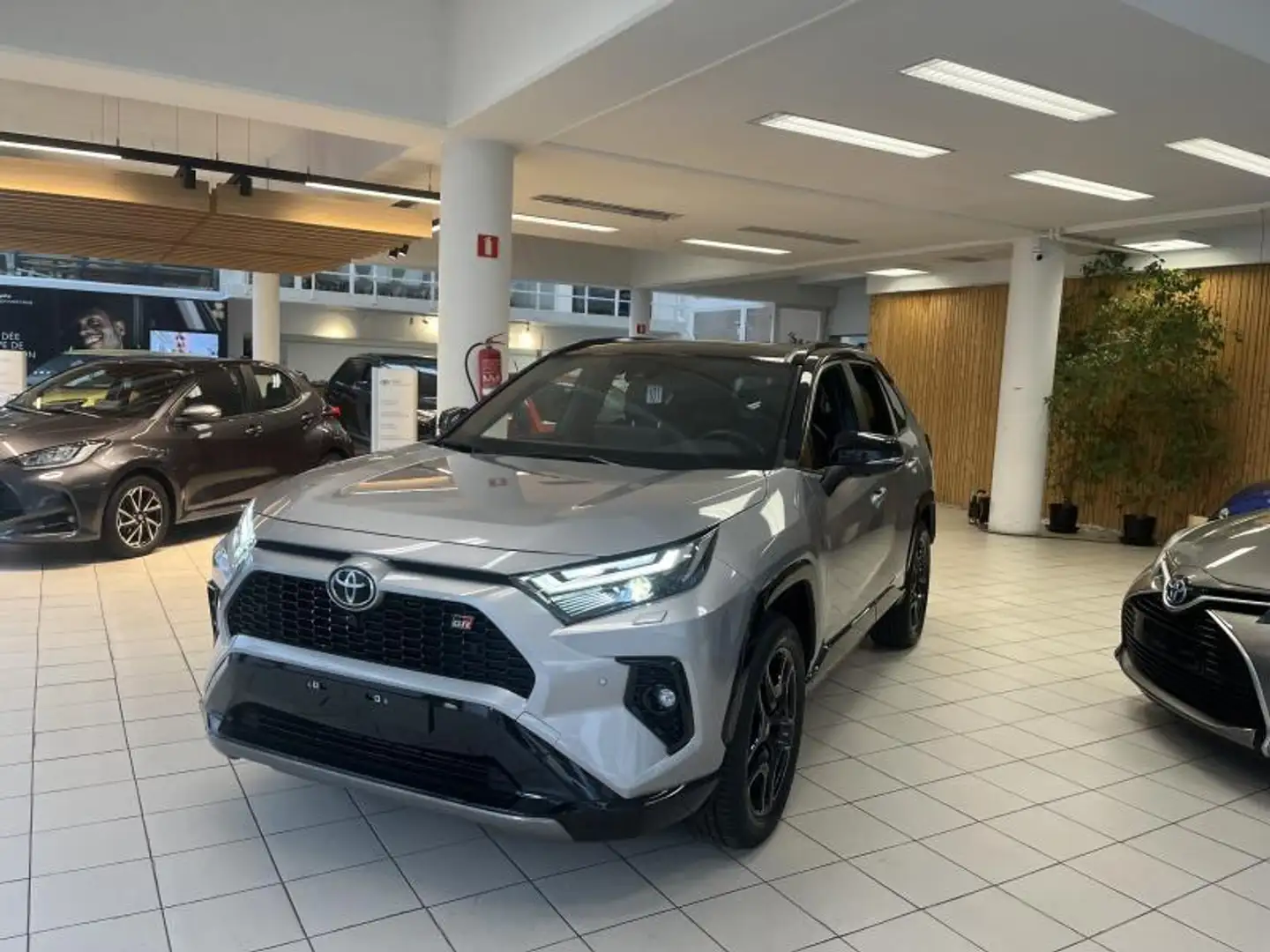 Toyota RAV 4 GR Sport Gris - 1