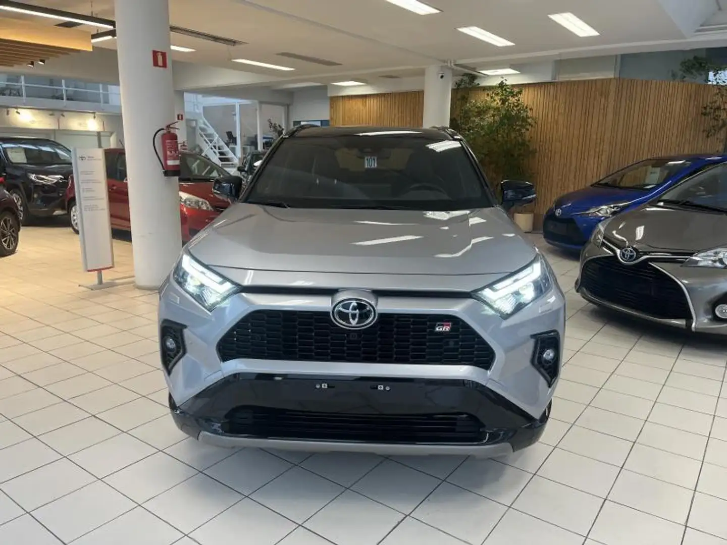 Toyota RAV 4 GR Sport Gris - 2