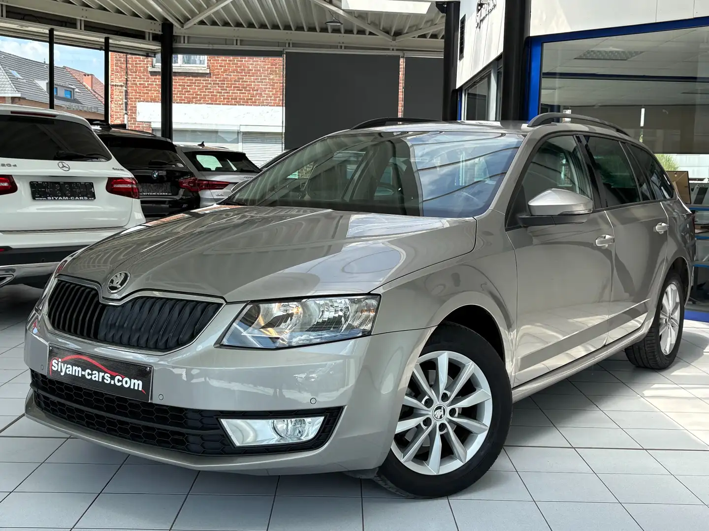 Skoda Octavia Octavia SW 1.6 TDi *GPS * PDC * CLIM * JANTES * Gris - 1