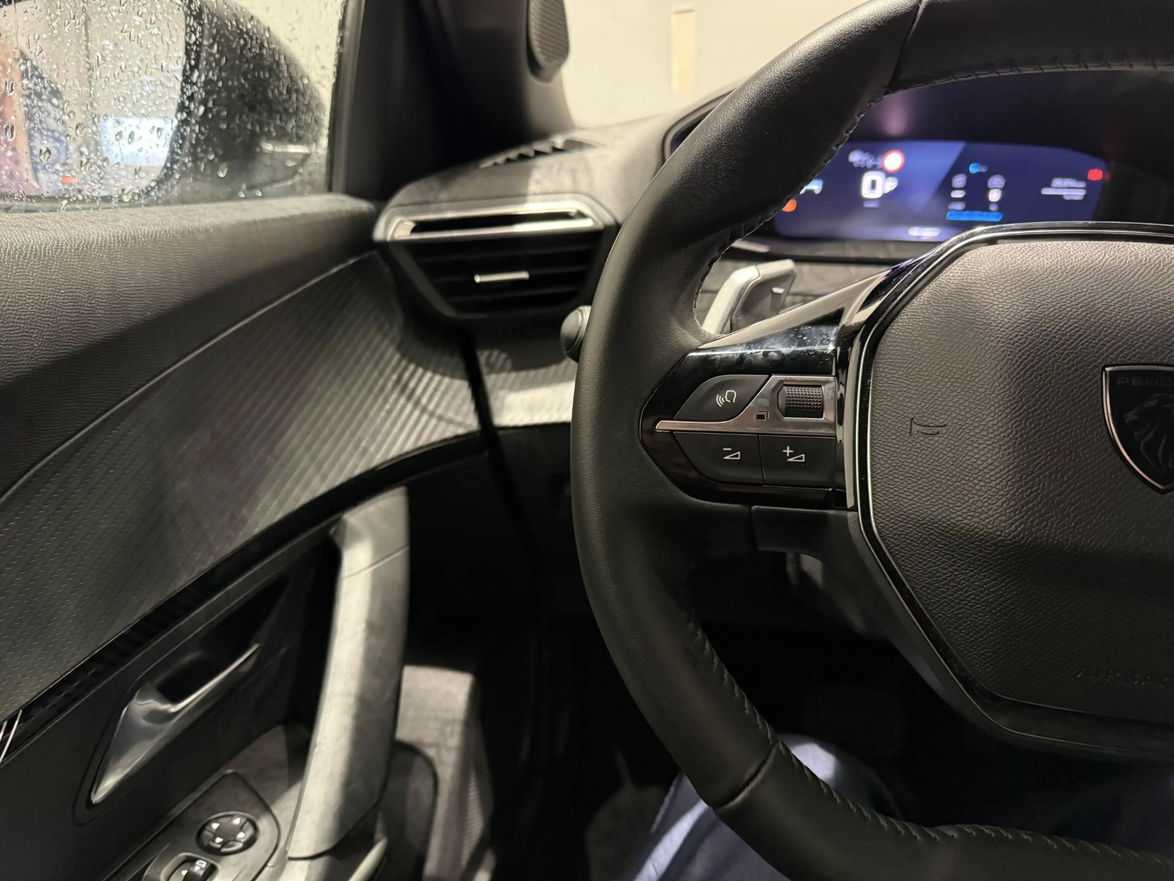 Peugeot e-2008 EV Allure 50 kWh l Camera l Apple carplay & Androi — photo 14