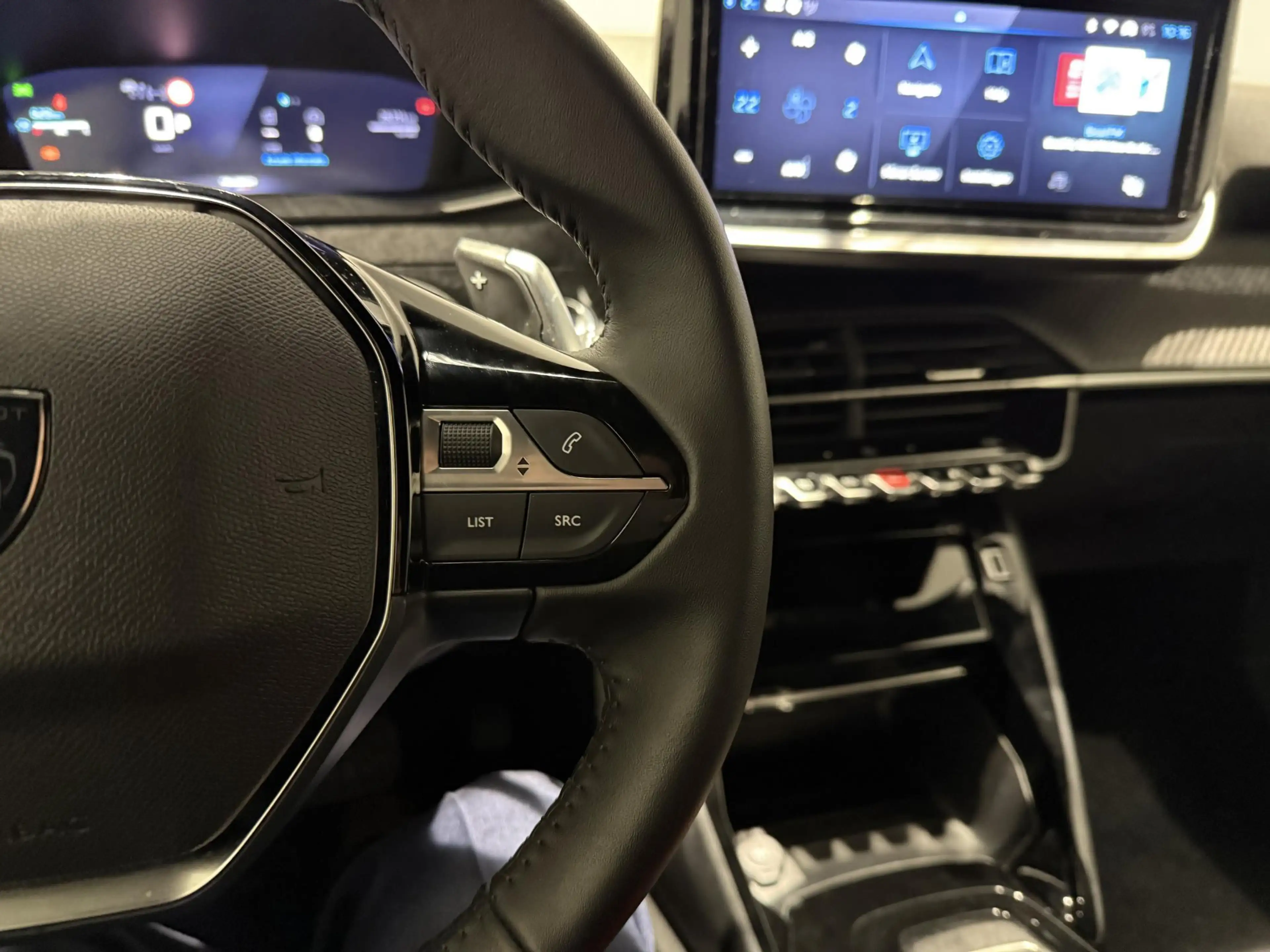 Peugeot e-2008 EV Allure 50 kWh l Camera l Apple carplay & Androi — photo 15