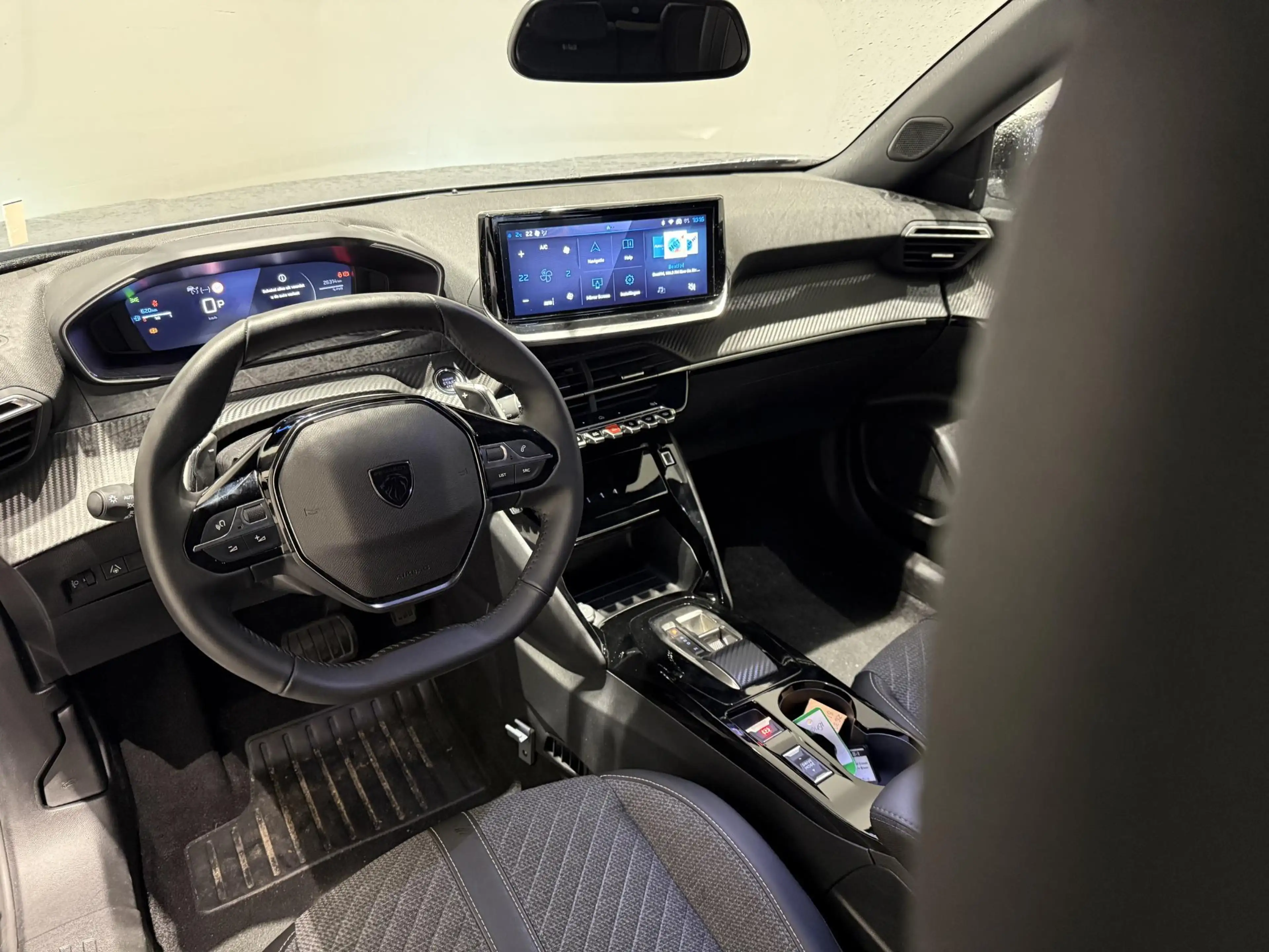 Peugeot e-2008 EV Allure 50 kWh l Camera l Apple carplay & Androi — photo 12