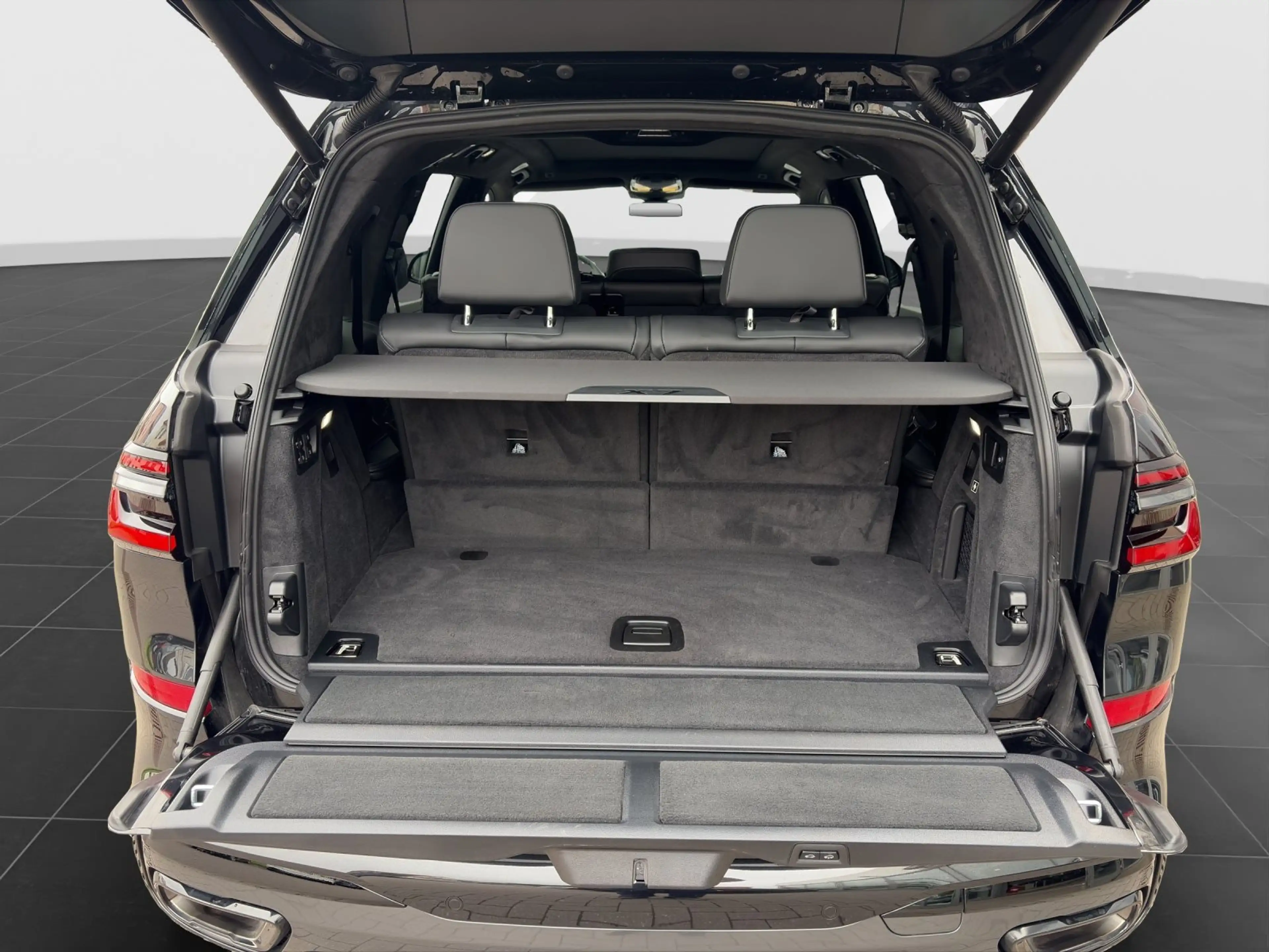 BMW X7 xDrive40d | M Sport Pro| Integral| Sky Lounge| UPE — photo 14