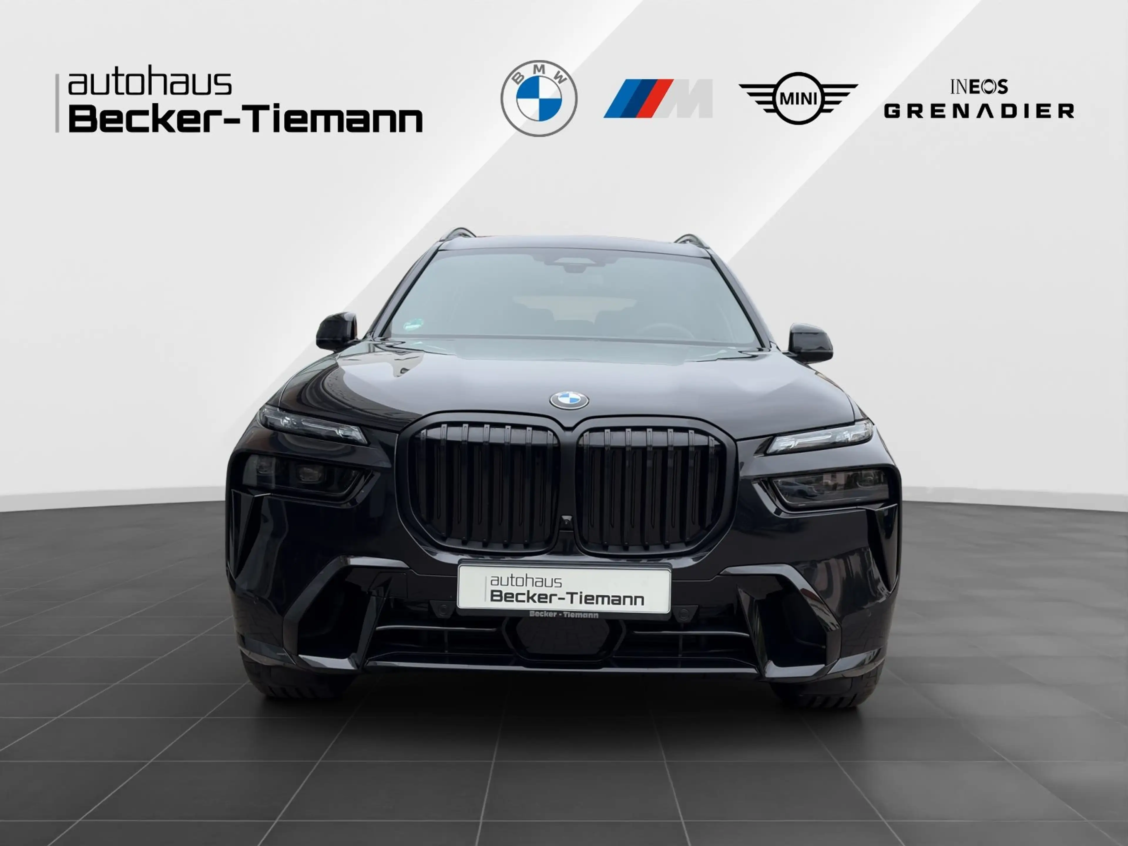 BMW X7 xDrive40d | M Sport Pro| Integral| Sky Lounge| UPE — photo 2
