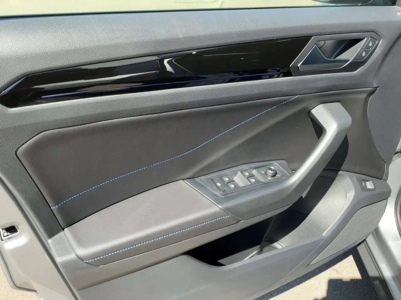 Volkswagen T-Roc R 2.0 TSI 4MOTION DSG Akra DiscoPro Leder 21