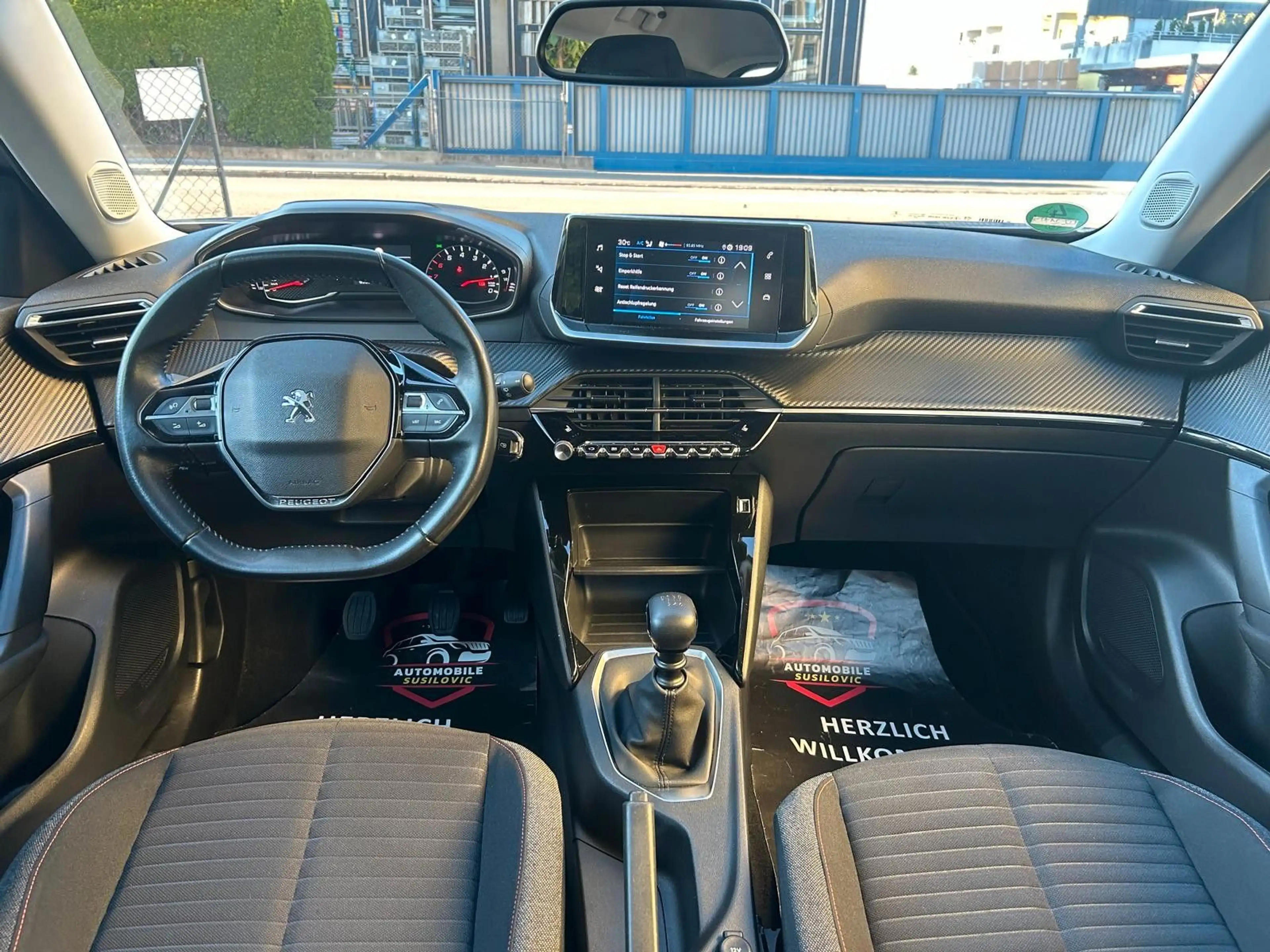 Peugeot 2008 Active 1.2 PureTech/Kamera/Ambiente/ — photo 8