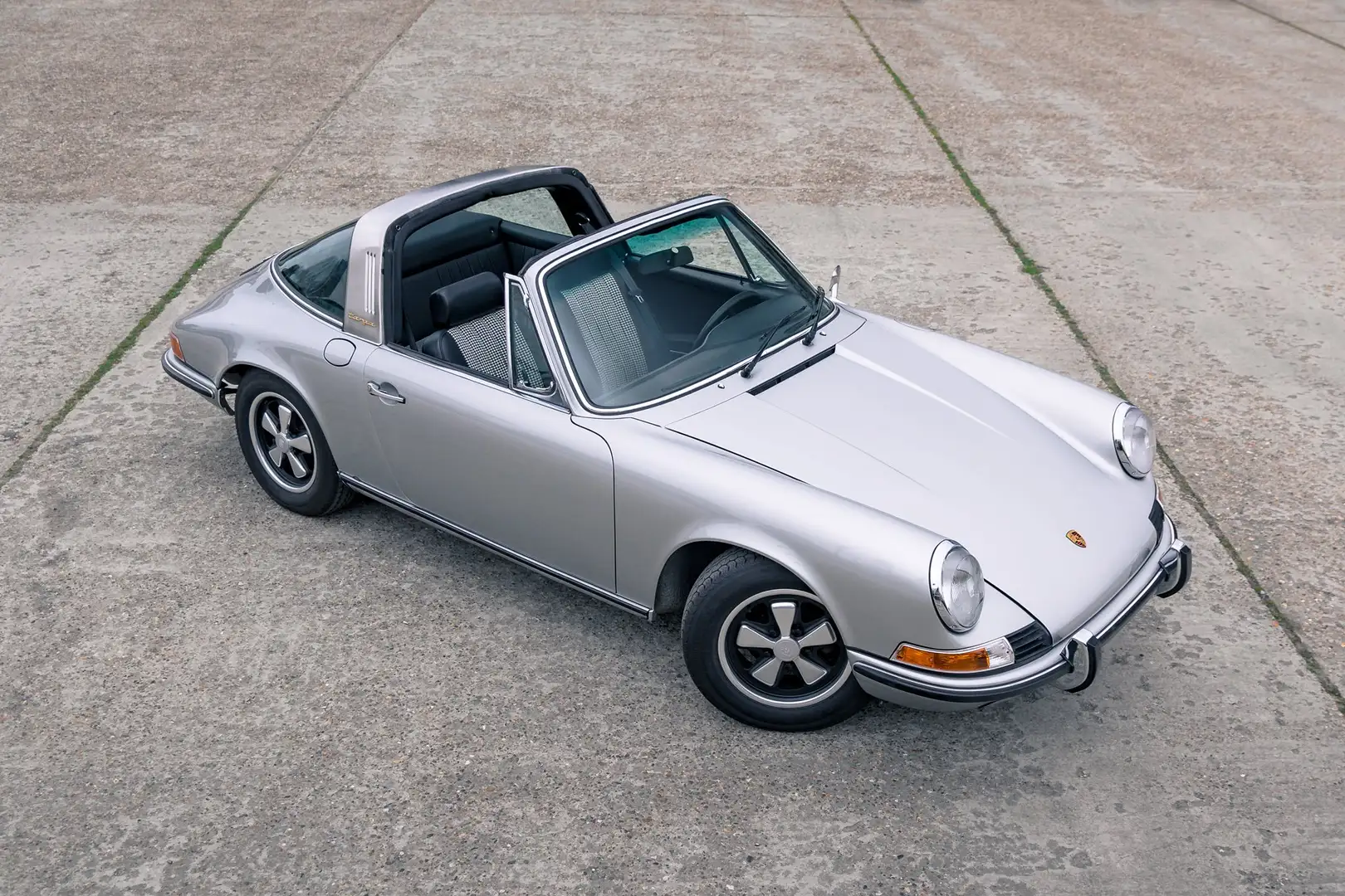 Porsche 911 2.4T Targa | Extensively restored Zilver - 1