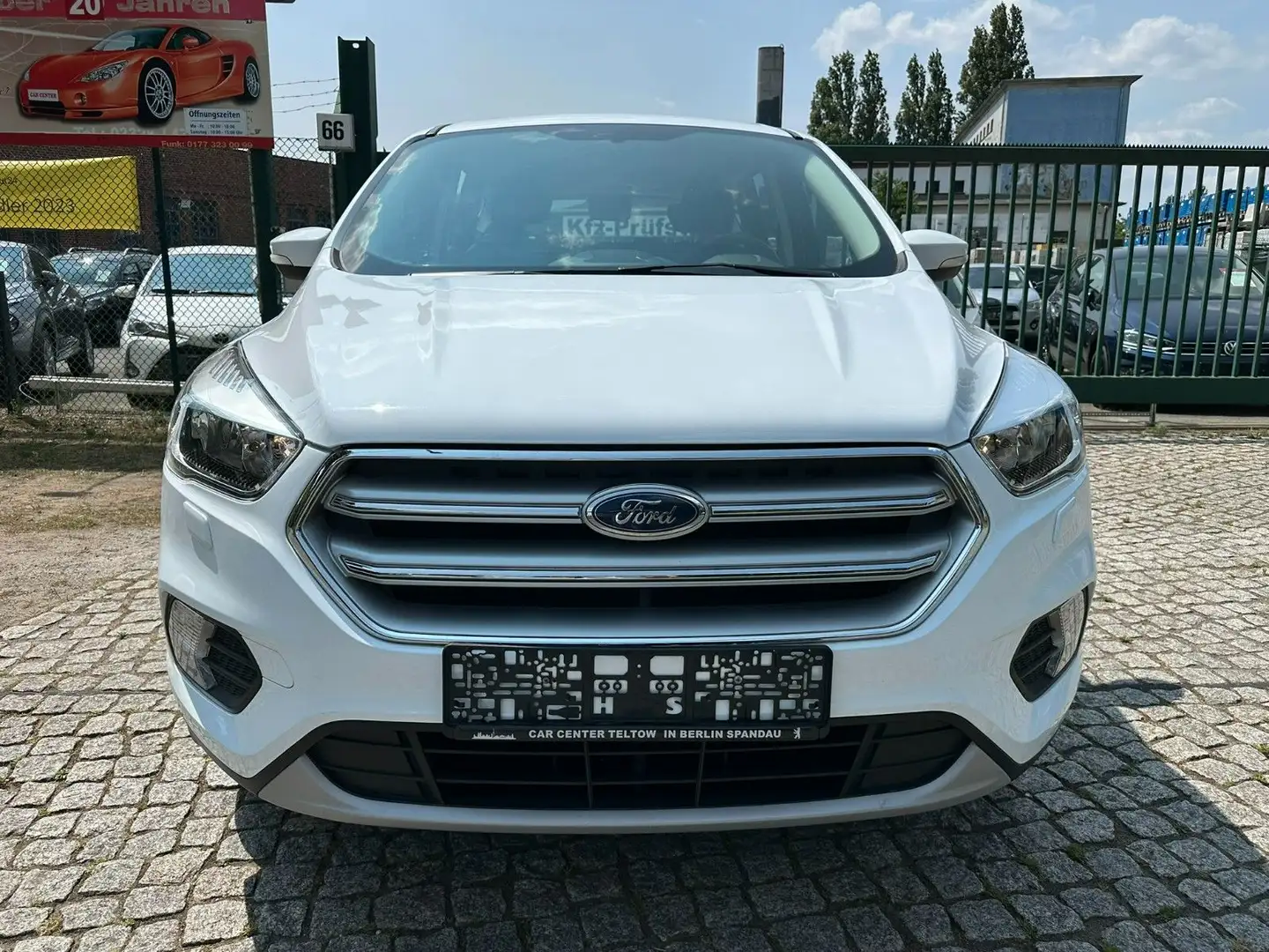 Ford Kuga AHK Weiß - 2