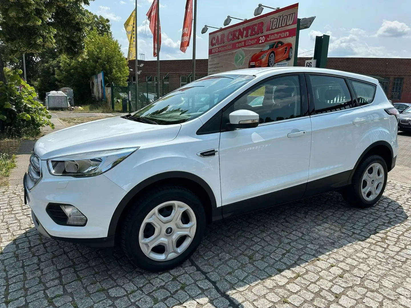 Ford Kuga AHK Weiß - 1
