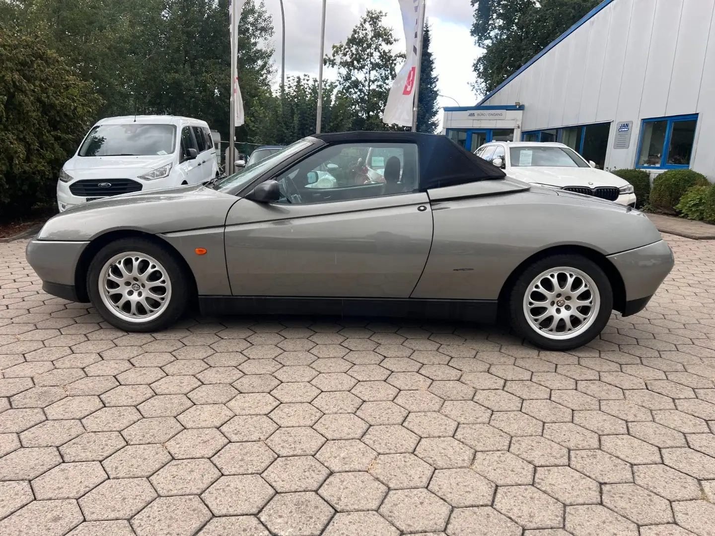 Alfa Romeo Spider 916 2.0 16V T.Spark Pininfarina HU 05/27 Grau - 2