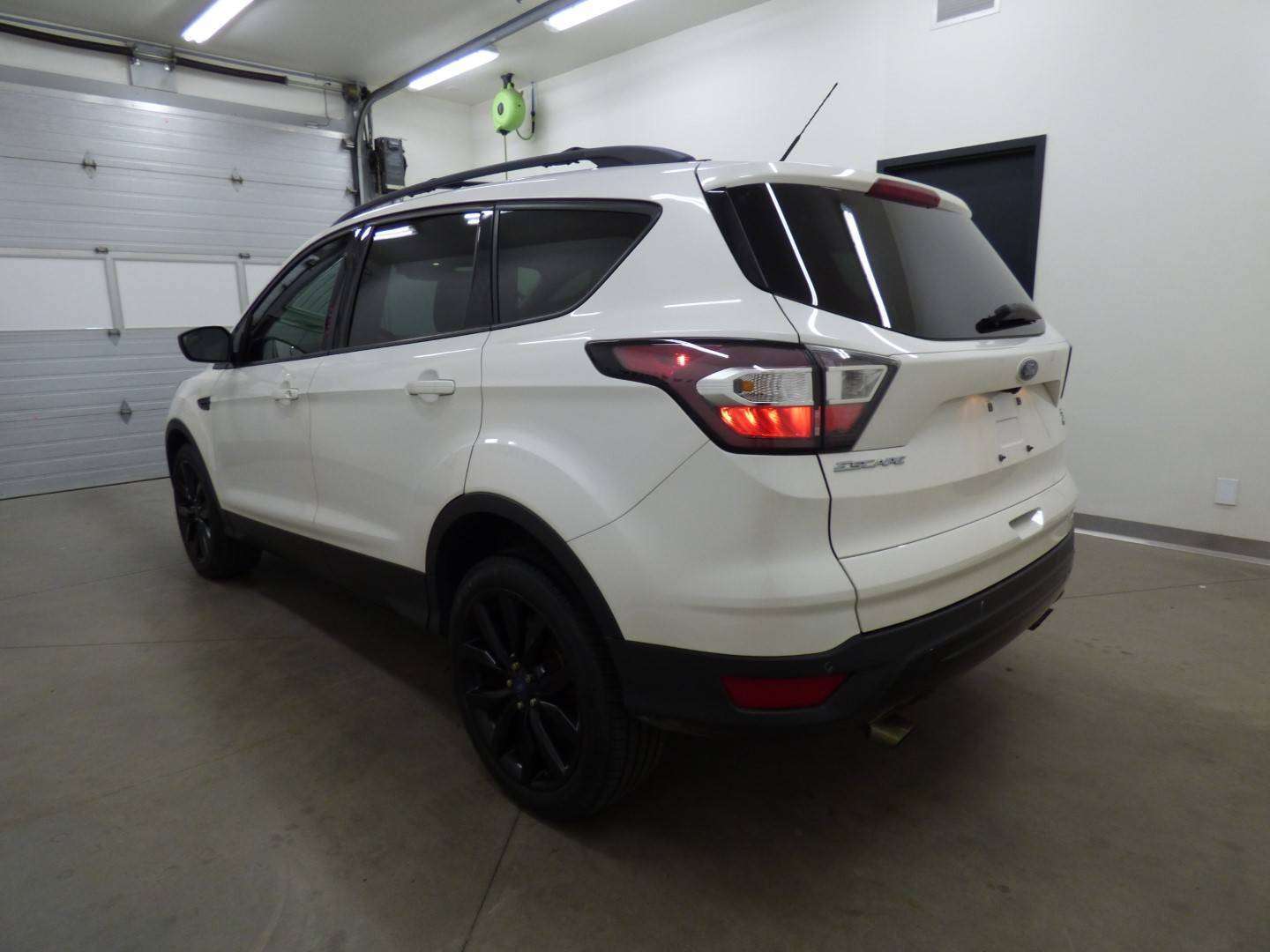 2017 Ford Escape SE AWD, TOIT PANO, CARPLAY, NAVI, JAMAIS ACCIDENTÉ — снимка 1