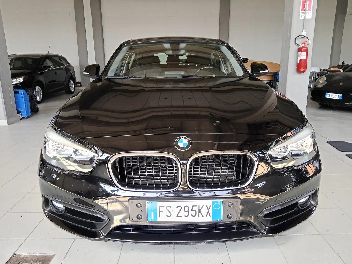 BMW 116 116d Sport 5p Zwart - 2