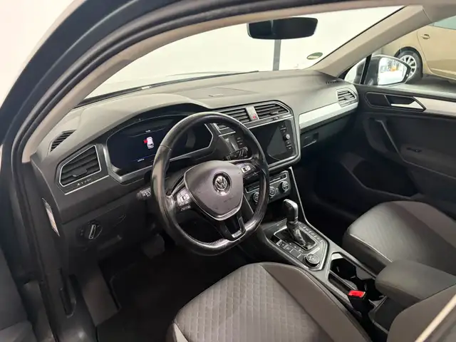 Volkswagen Tiguan view 6