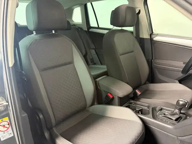 Volkswagen Tiguan view 5