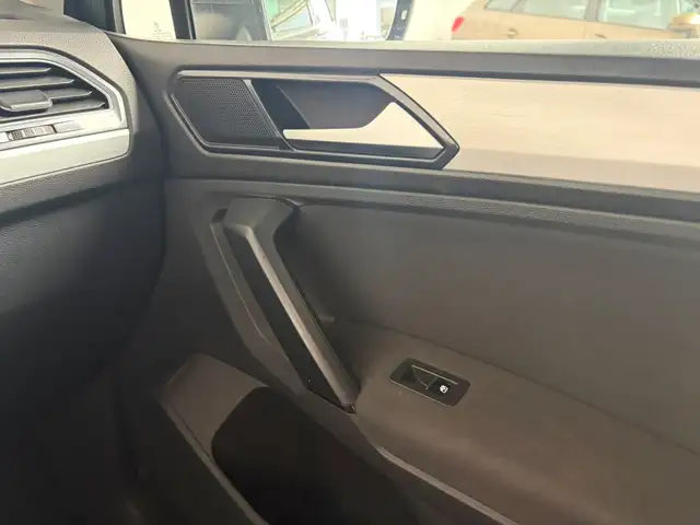Volkswagen Tiguan view 16