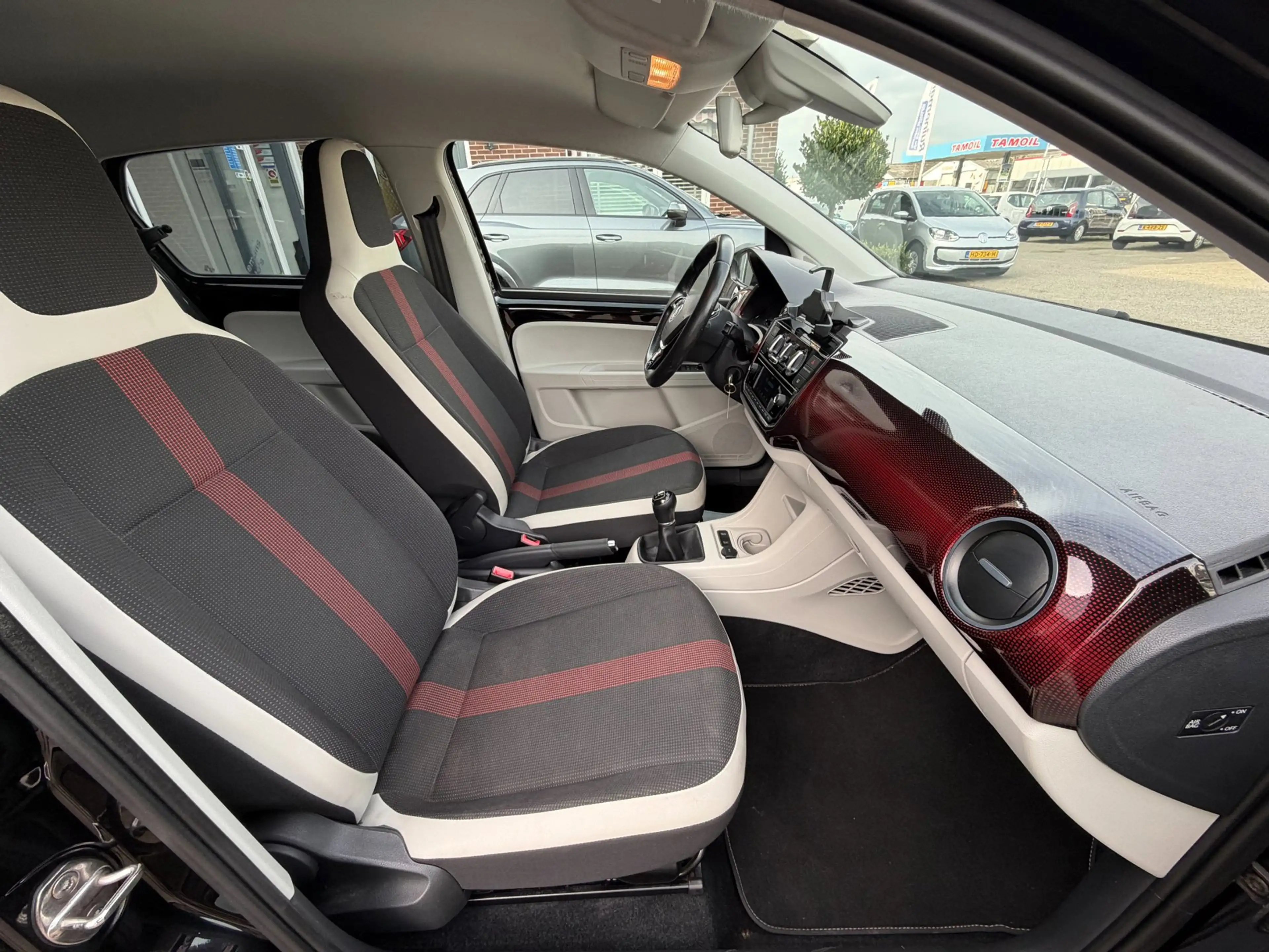 Volkswagen up! 1.0 BMT high up! COLOR / LM / MISTLAMPEN / CRUISE — photo 27