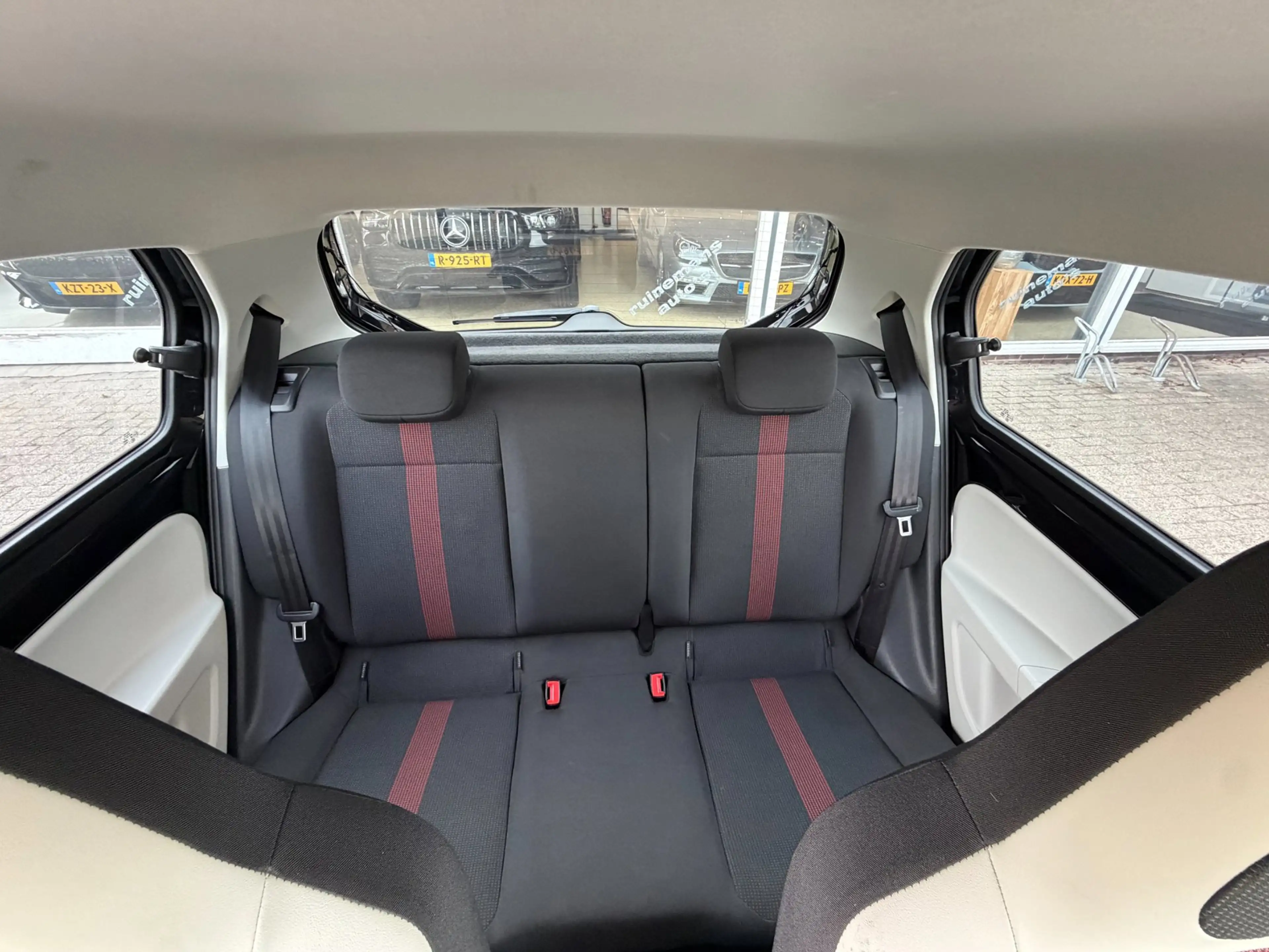 Volkswagen up! 1.0 BMT high up! COLOR / LM / MISTLAMPEN / CRUISE — photo 33