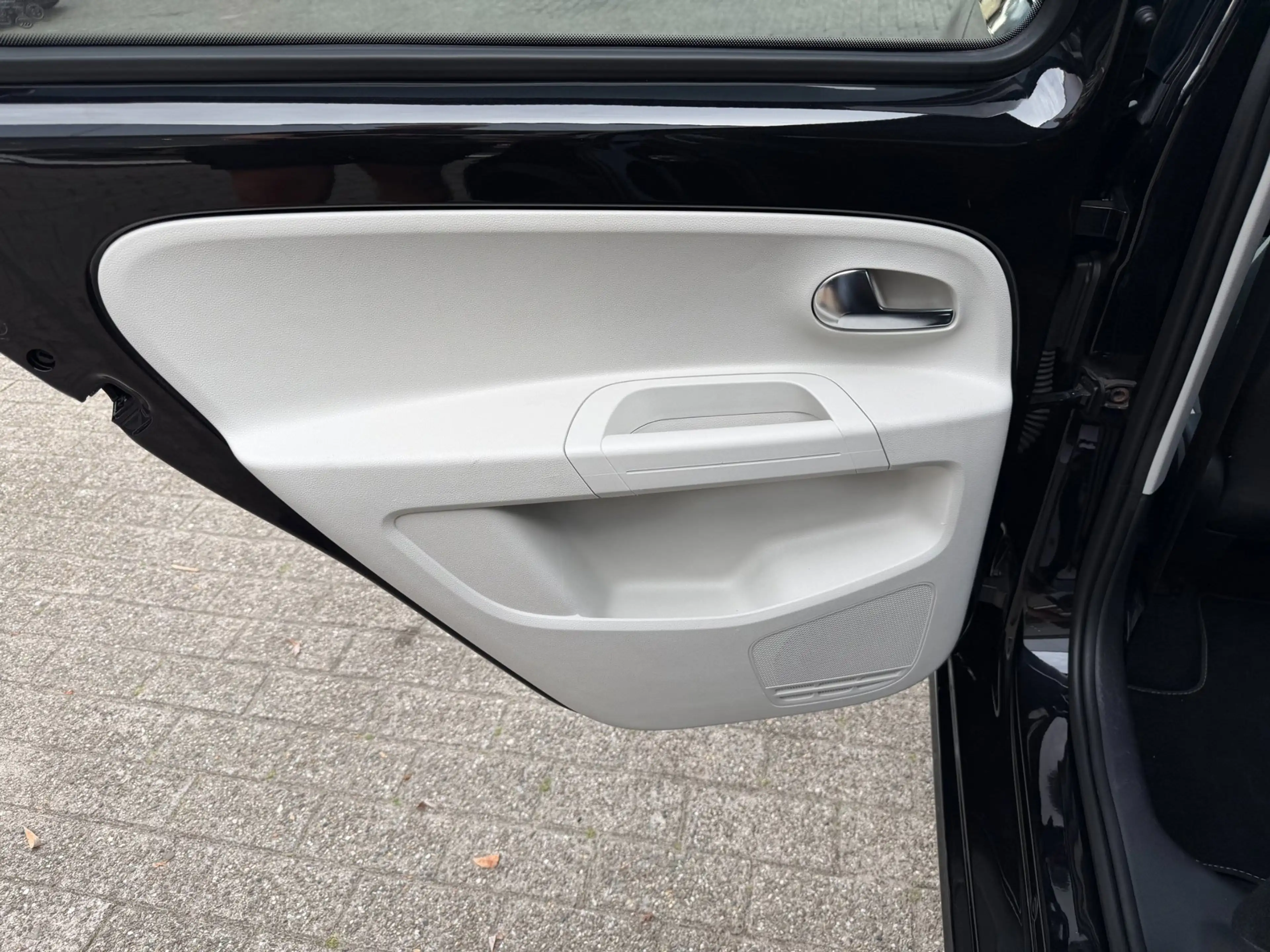 Volkswagen up! 1.0 BMT high up! COLOR / LM / MISTLAMPEN / CRUISE — photo 26