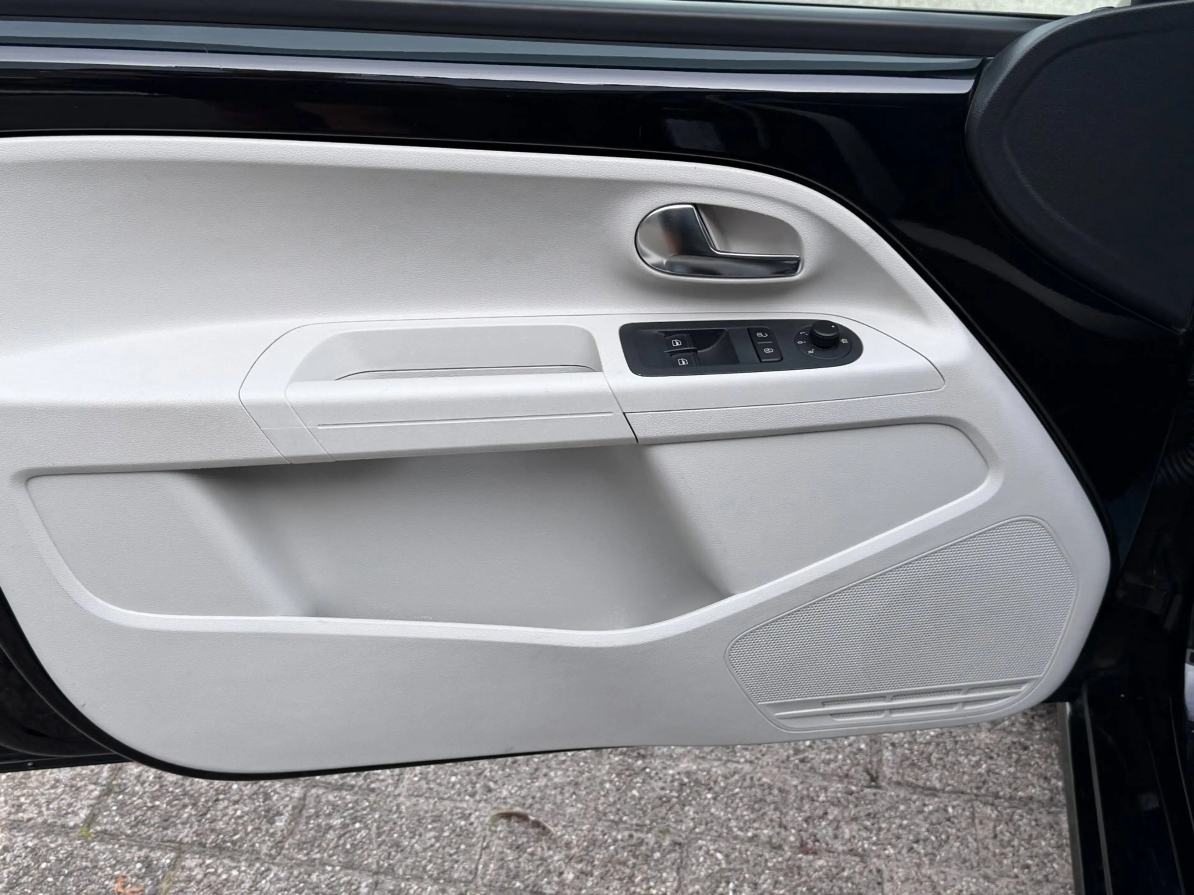 Volkswagen up! 1.0 BMT high up! COLOR / LM / MISTLAMPEN / CRUISE — photo 21