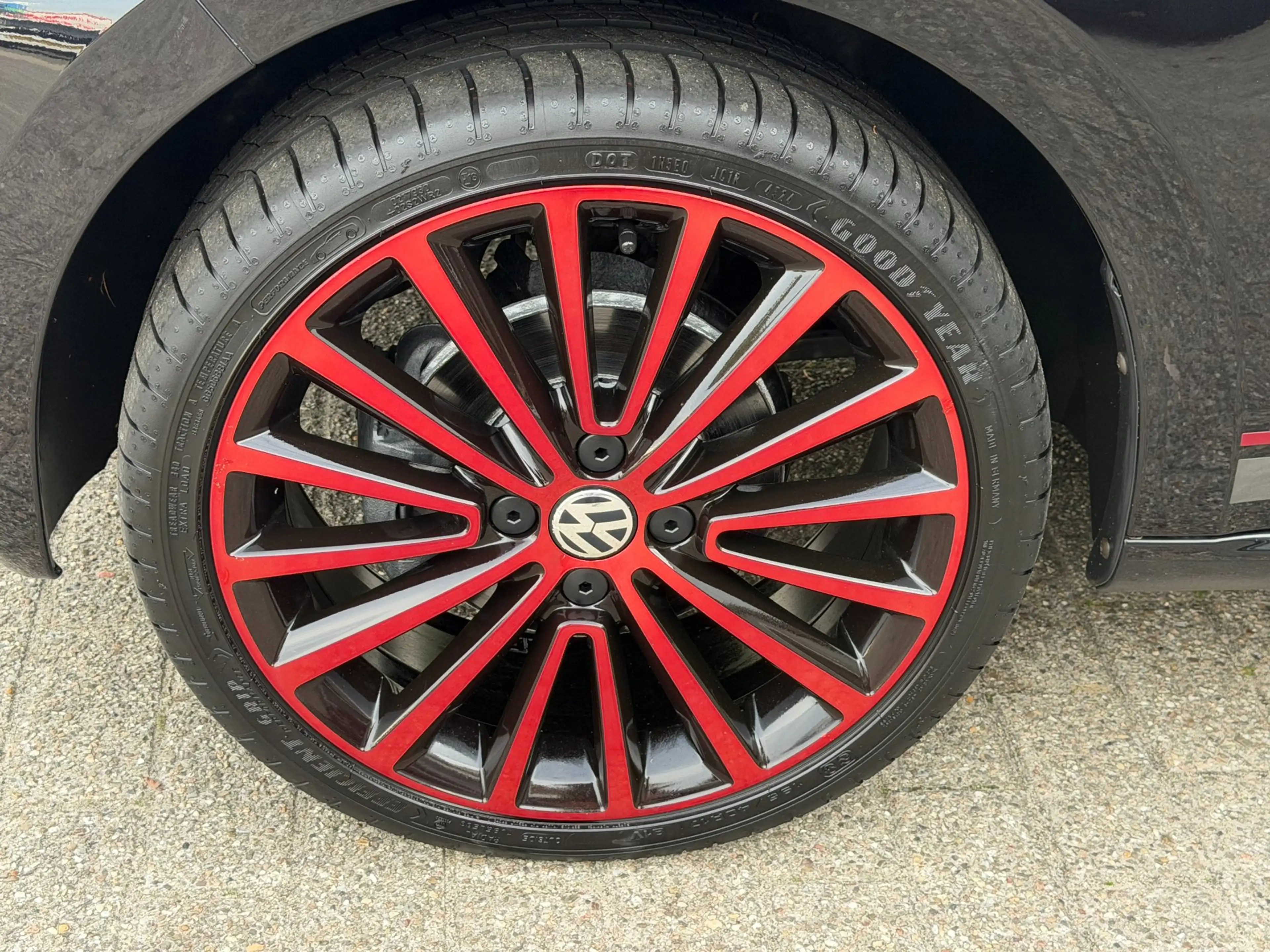 Volkswagen up! 1.0 BMT high up! COLOR / LM / MISTLAMPEN / CRUISE — photo 15