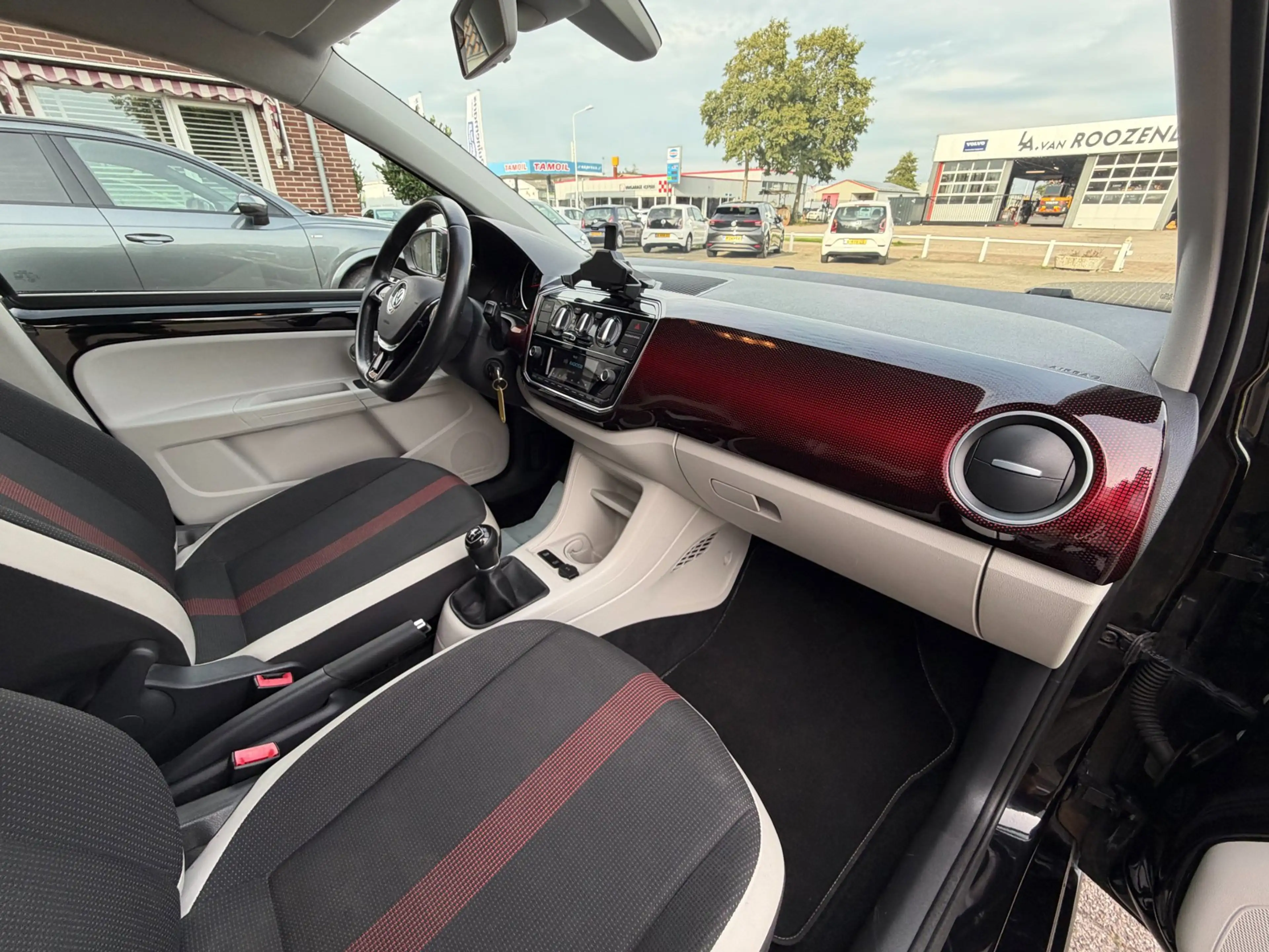 Volkswagen up! 1.0 BMT high up! COLOR / LM / MISTLAMPEN / CRUISE — photo 28