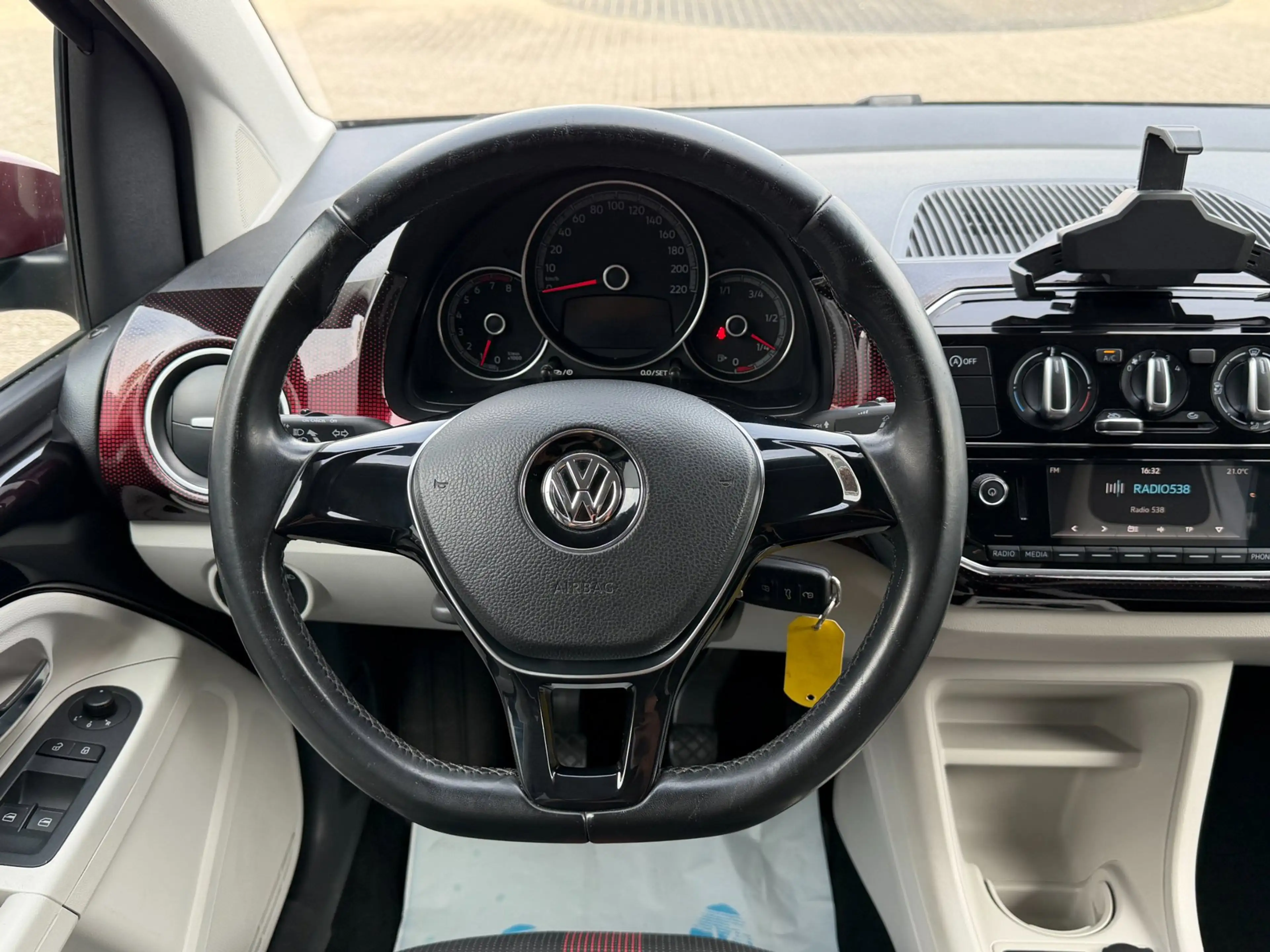 Volkswagen up! 1.0 BMT high up! COLOR / LM / MISTLAMPEN / CRUISE — photo 35