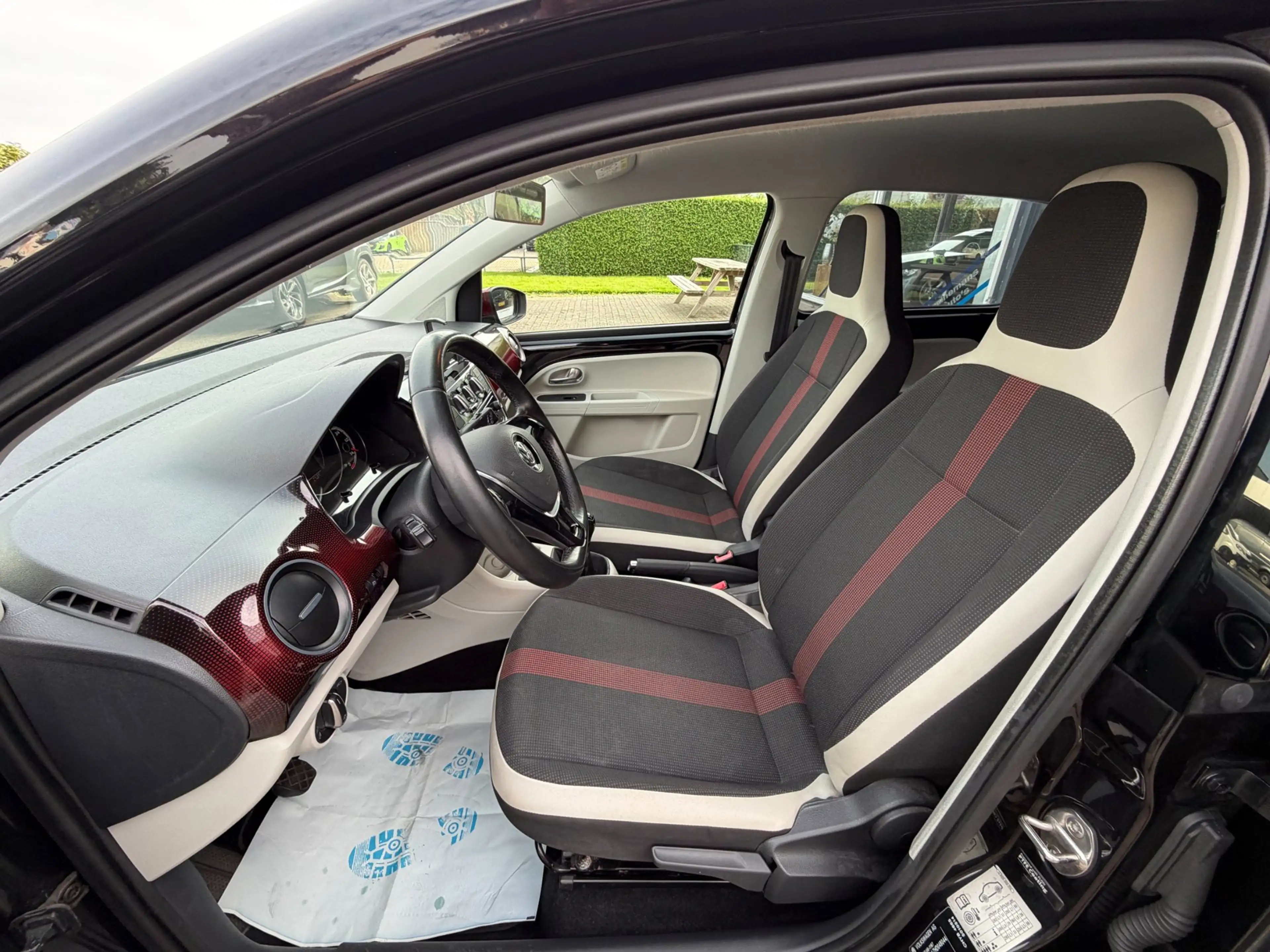 Volkswagen up! 1.0 BMT high up! COLOR / LM / MISTLAMPEN / CRUISE — photo 18