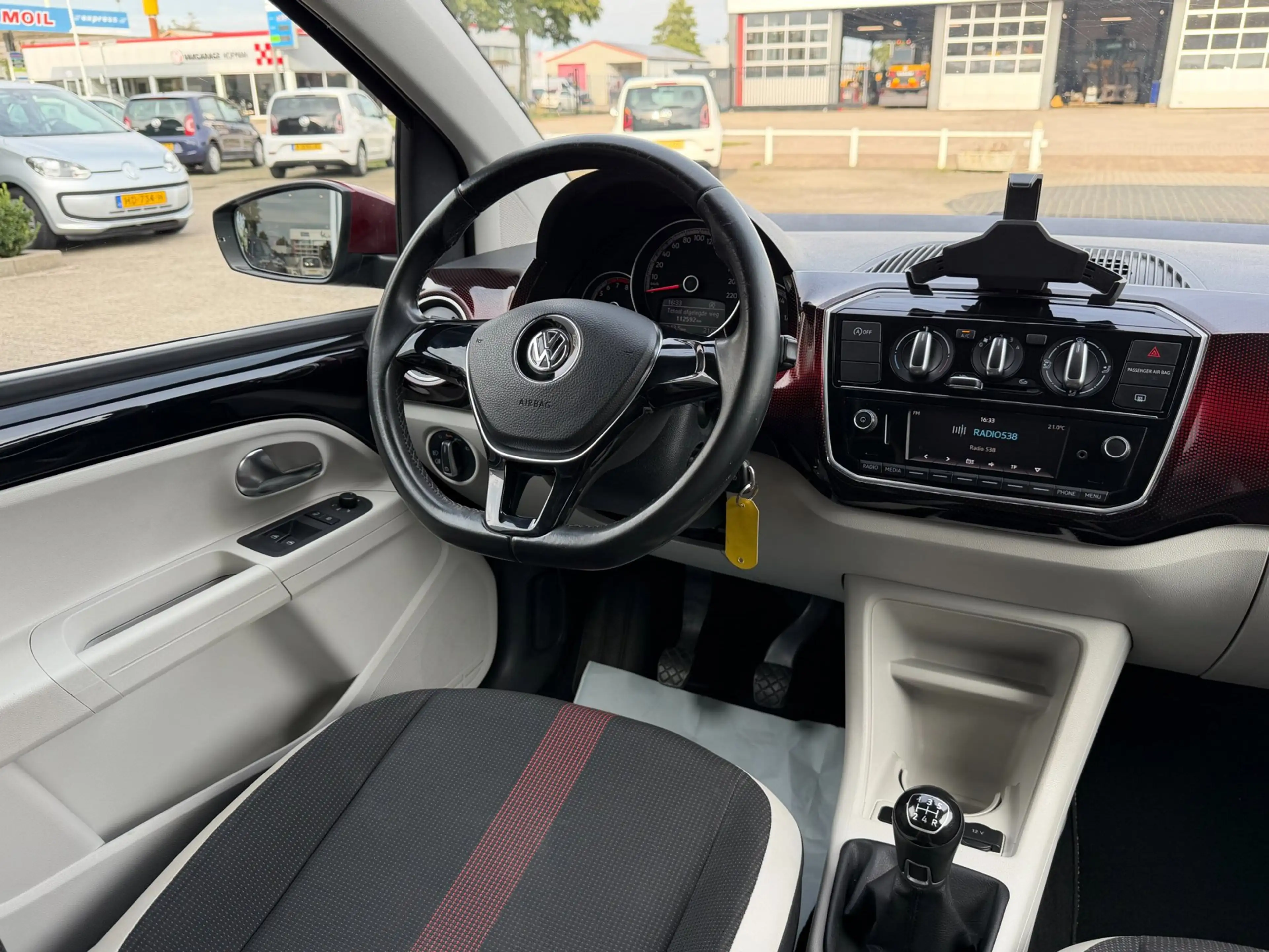 Volkswagen up! 1.0 BMT high up! COLOR / LM / MISTLAMPEN / CRUISE — photo 39